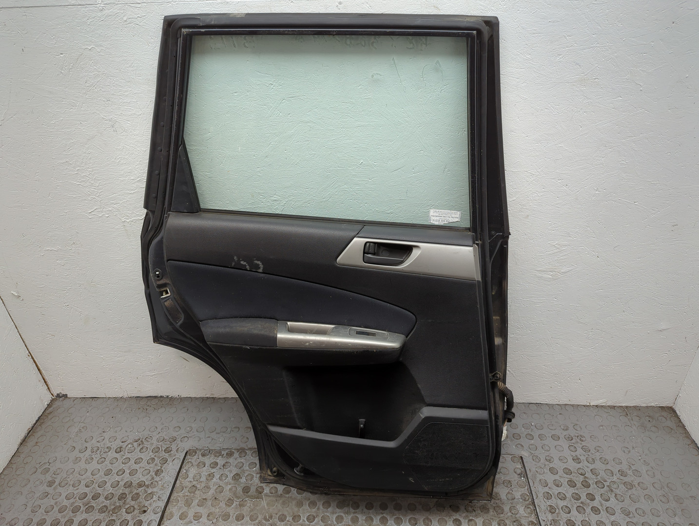Дверь задняя левая