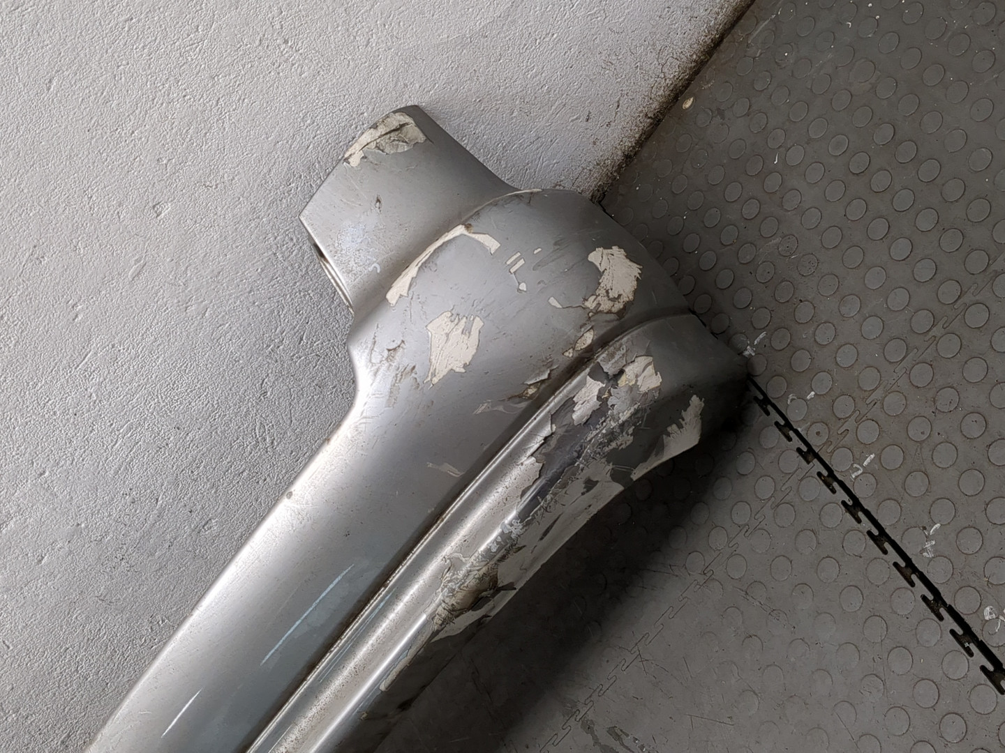 Бампер задний