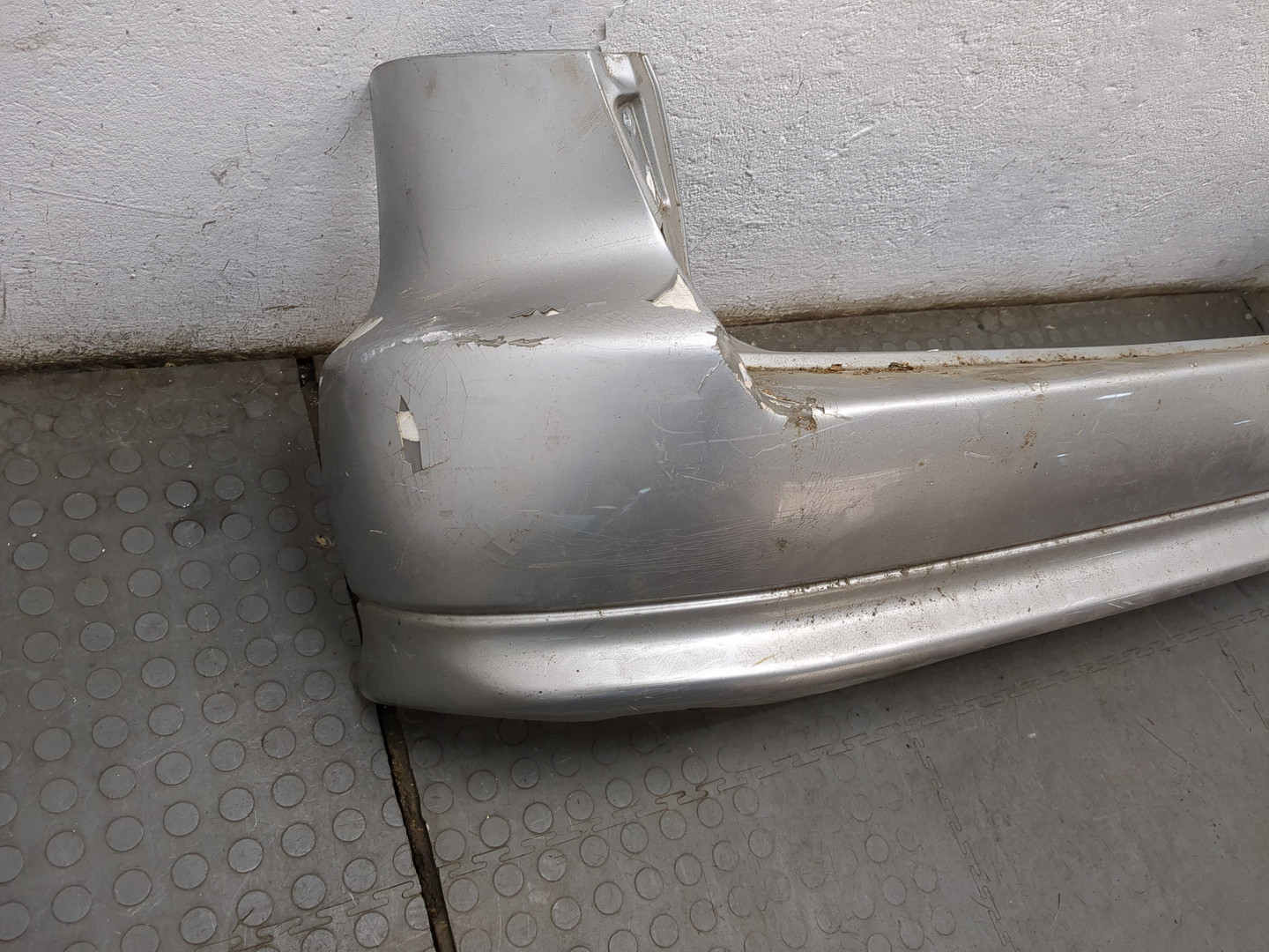 Бампер задний