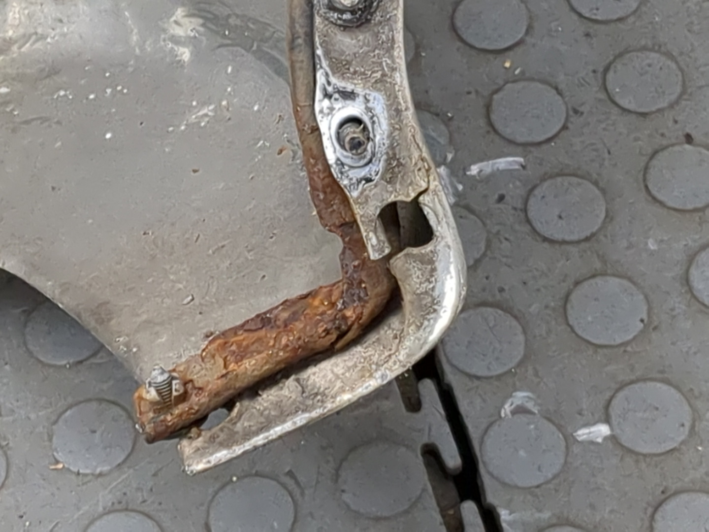 Бампер задний