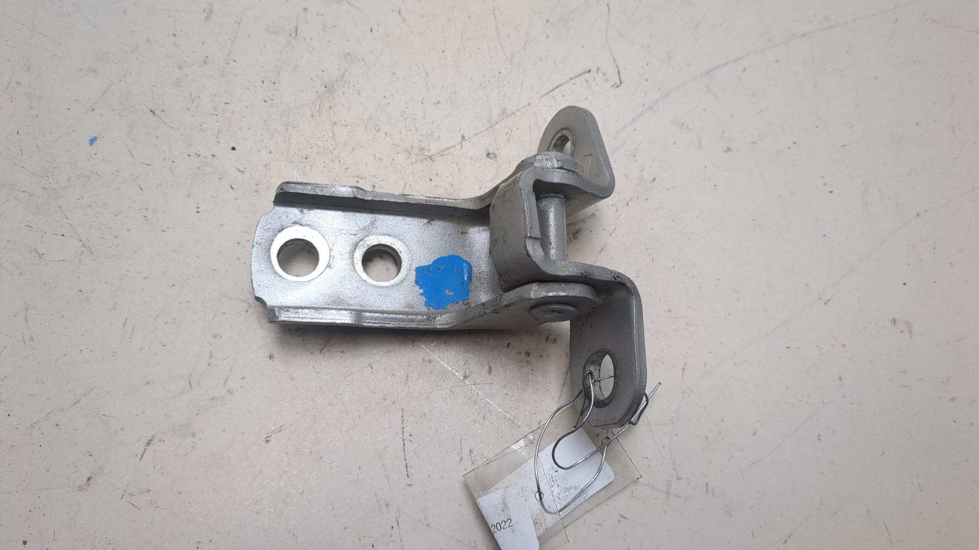 Петля двери