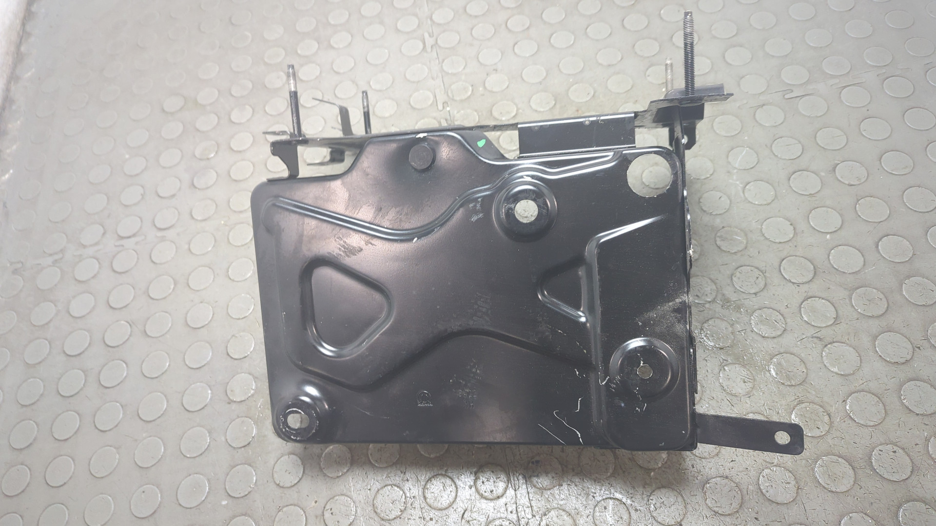 Площадка под аккумулятор (АКБ)