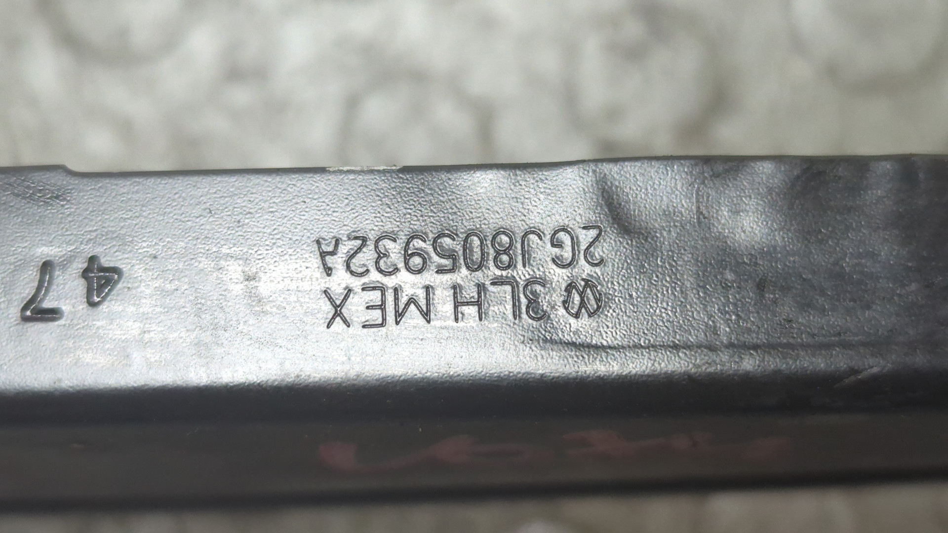 Кронштейн фар правый