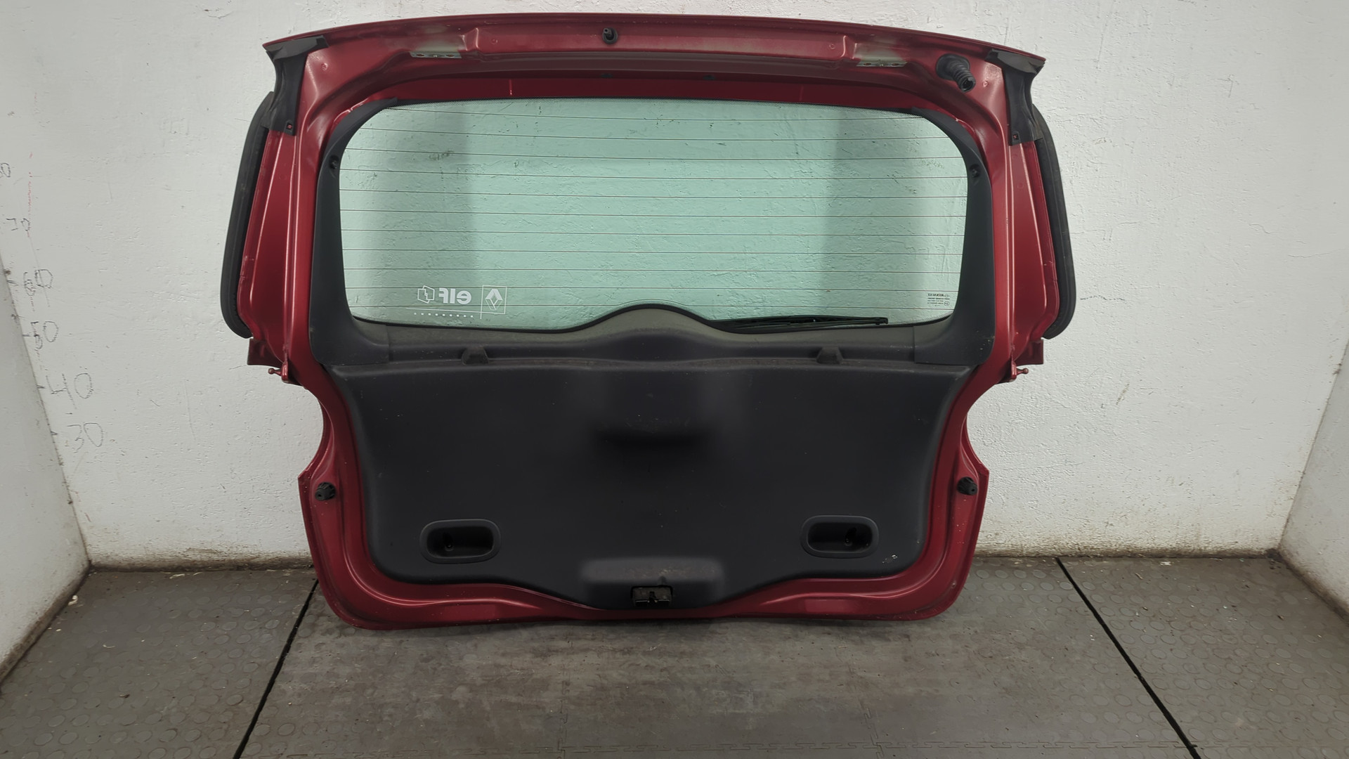 Дверь багажника