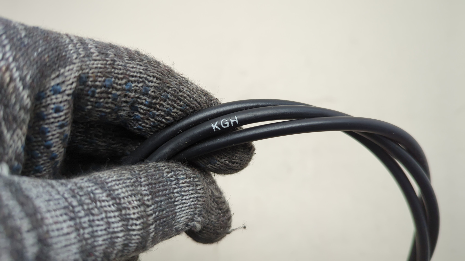 Трос открывания капота