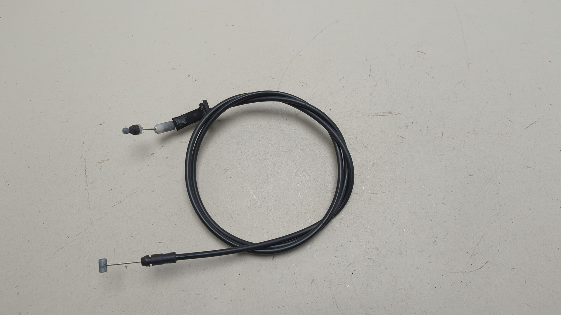 Трос открывания капота