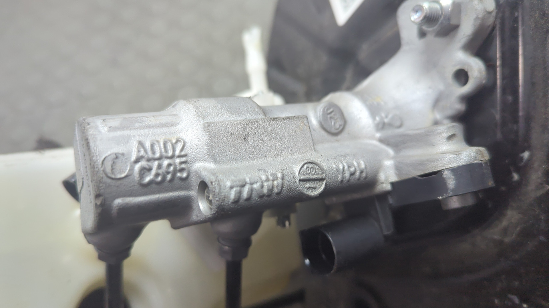 Цилиндр тормозной главный