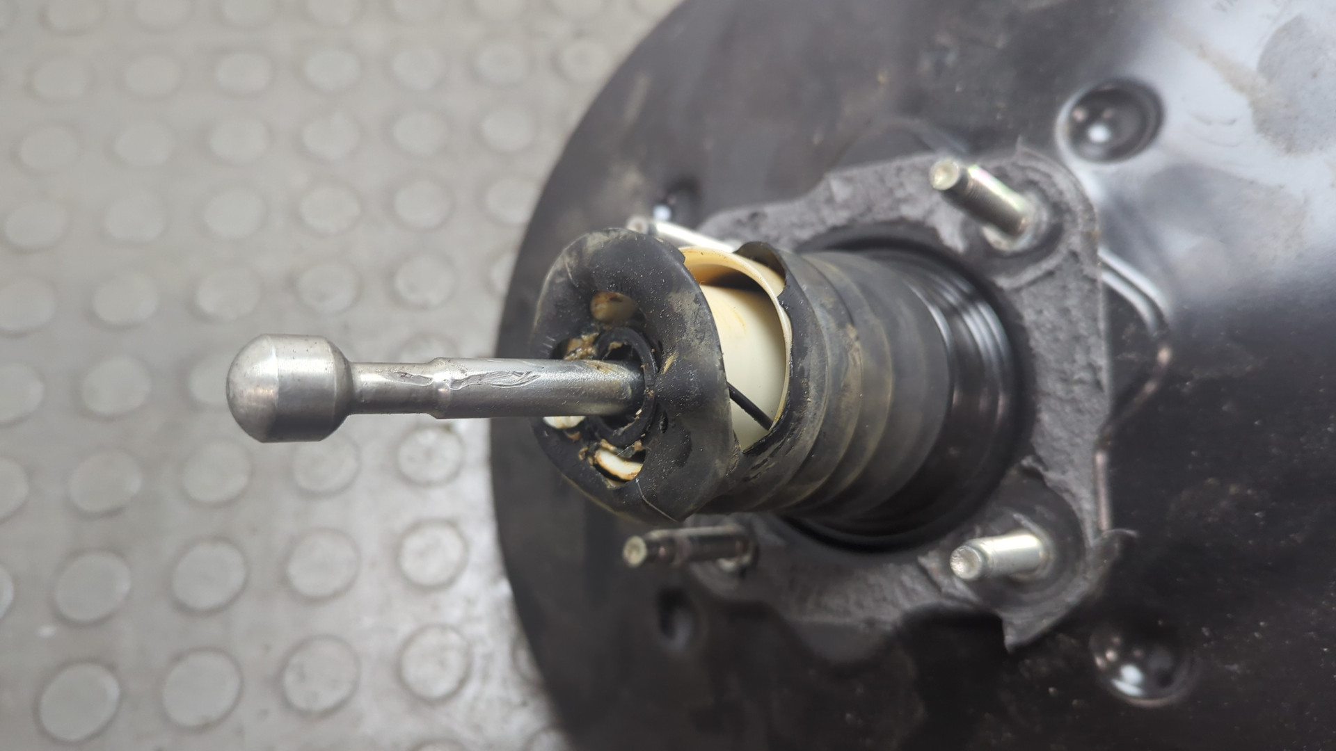 Цилиндр тормозной главный