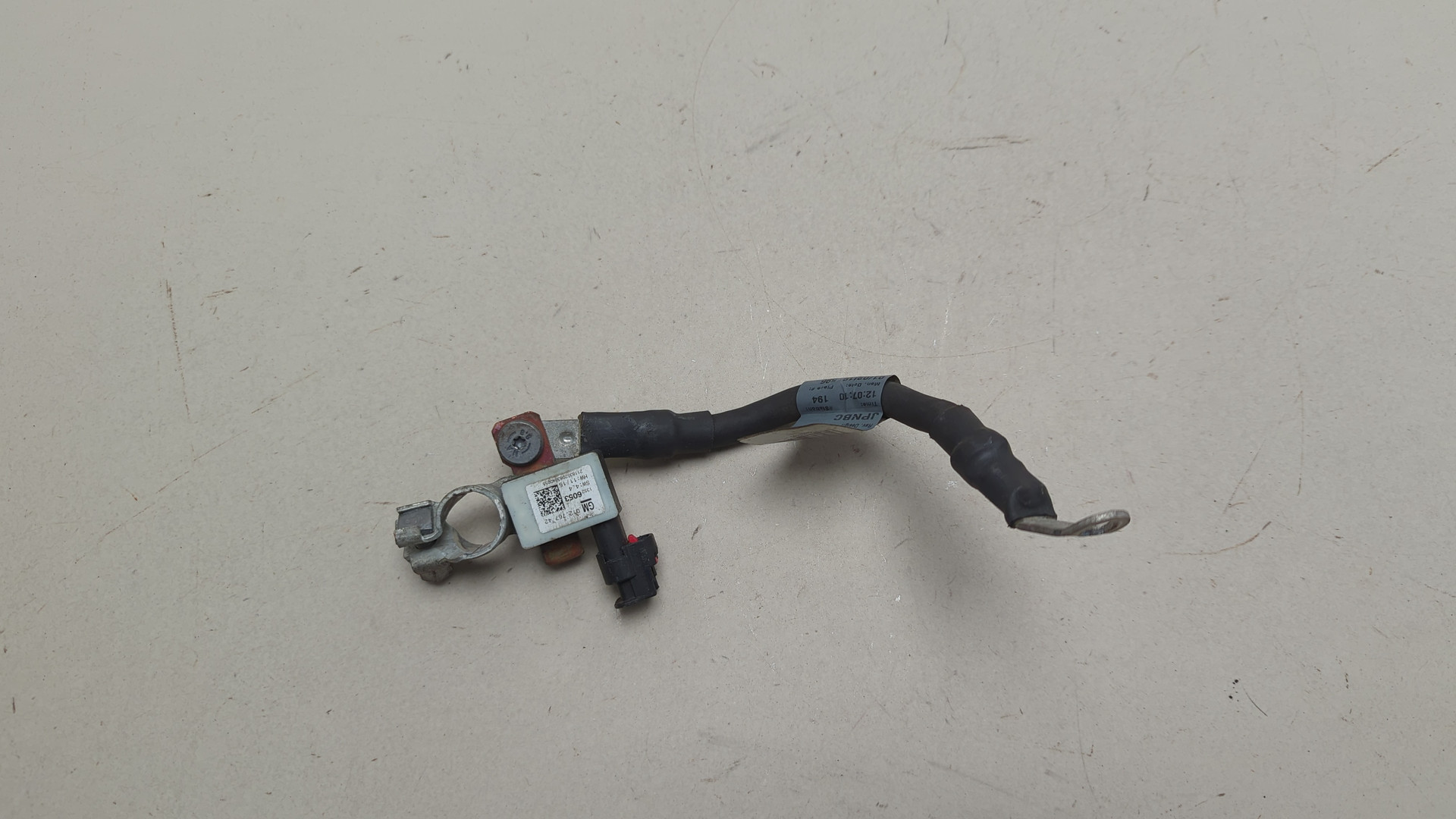 Клемма аккумулятора -