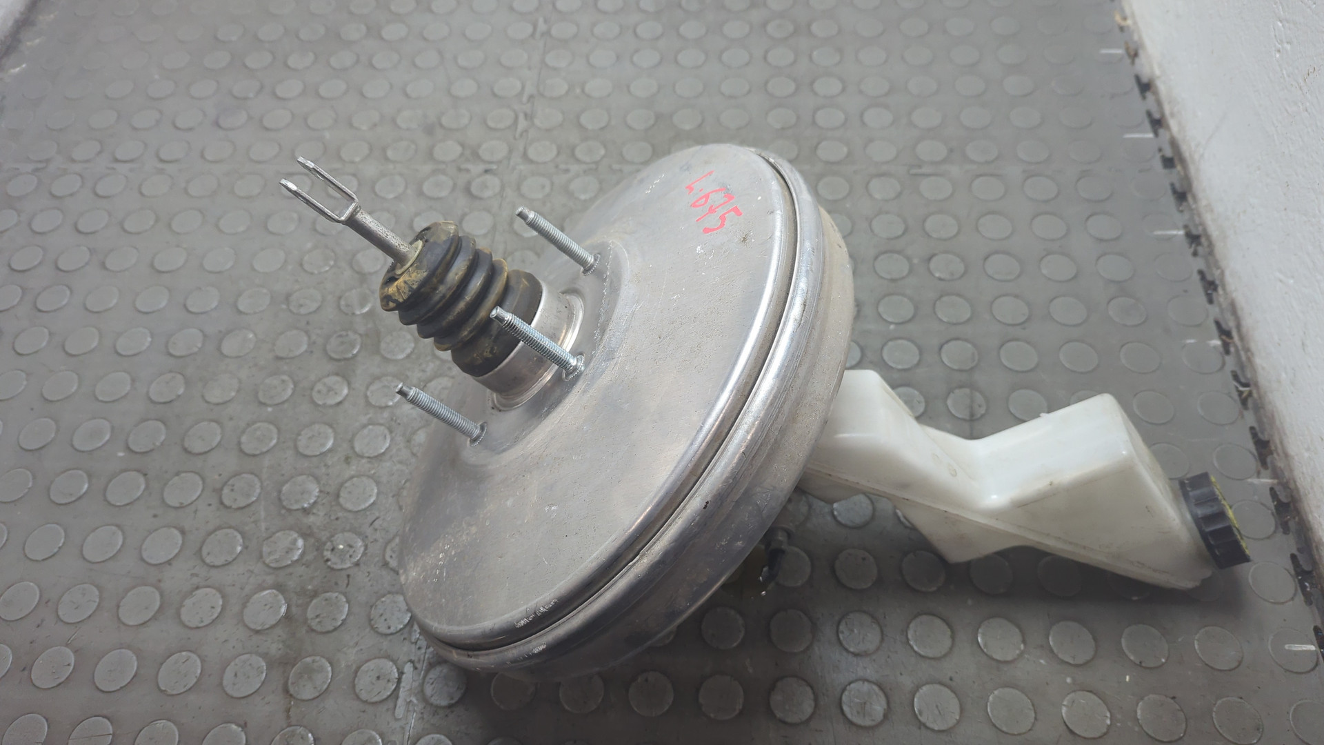 Цилиндр тормозной главный