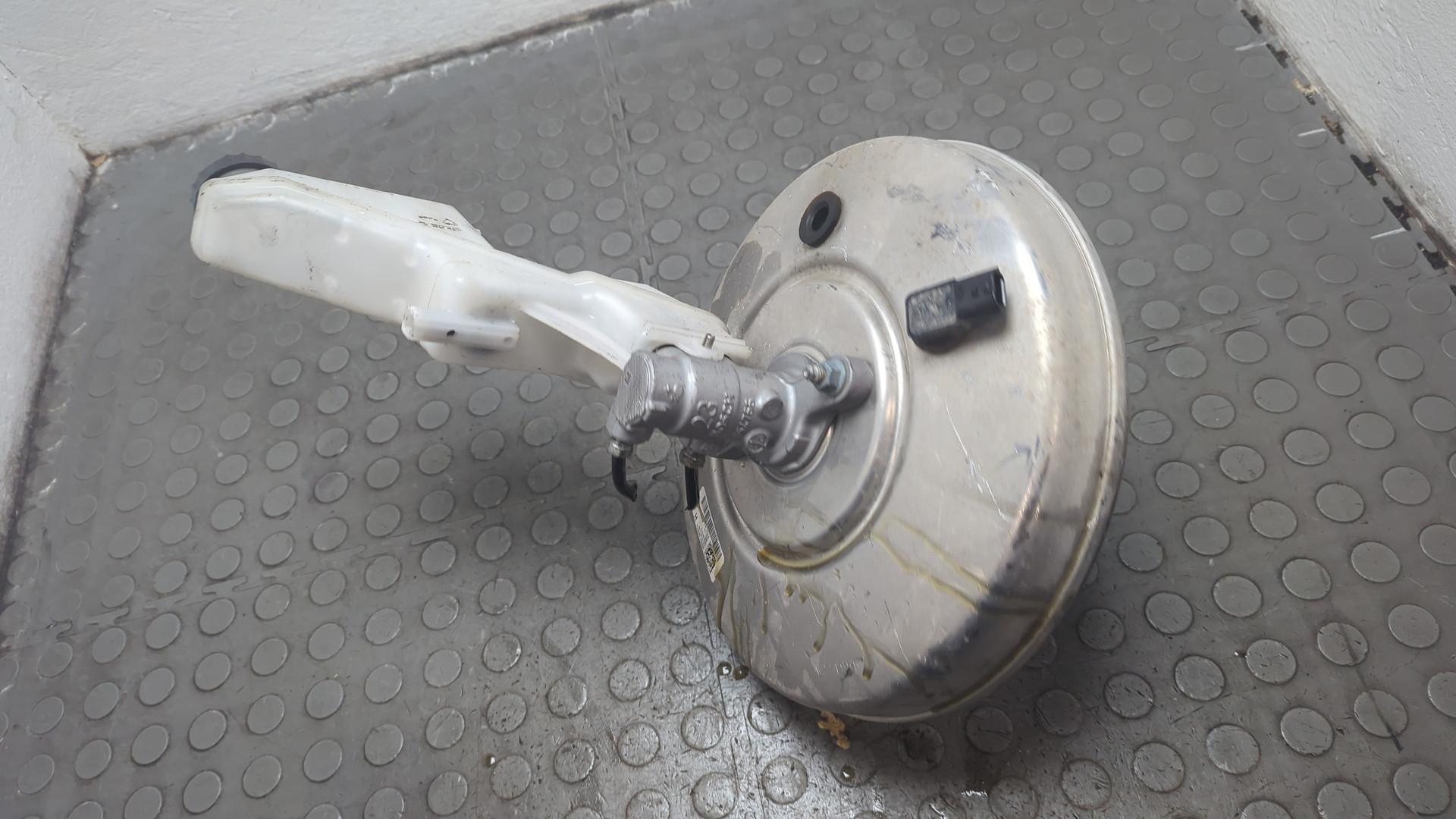 Цилиндр тормозной главный