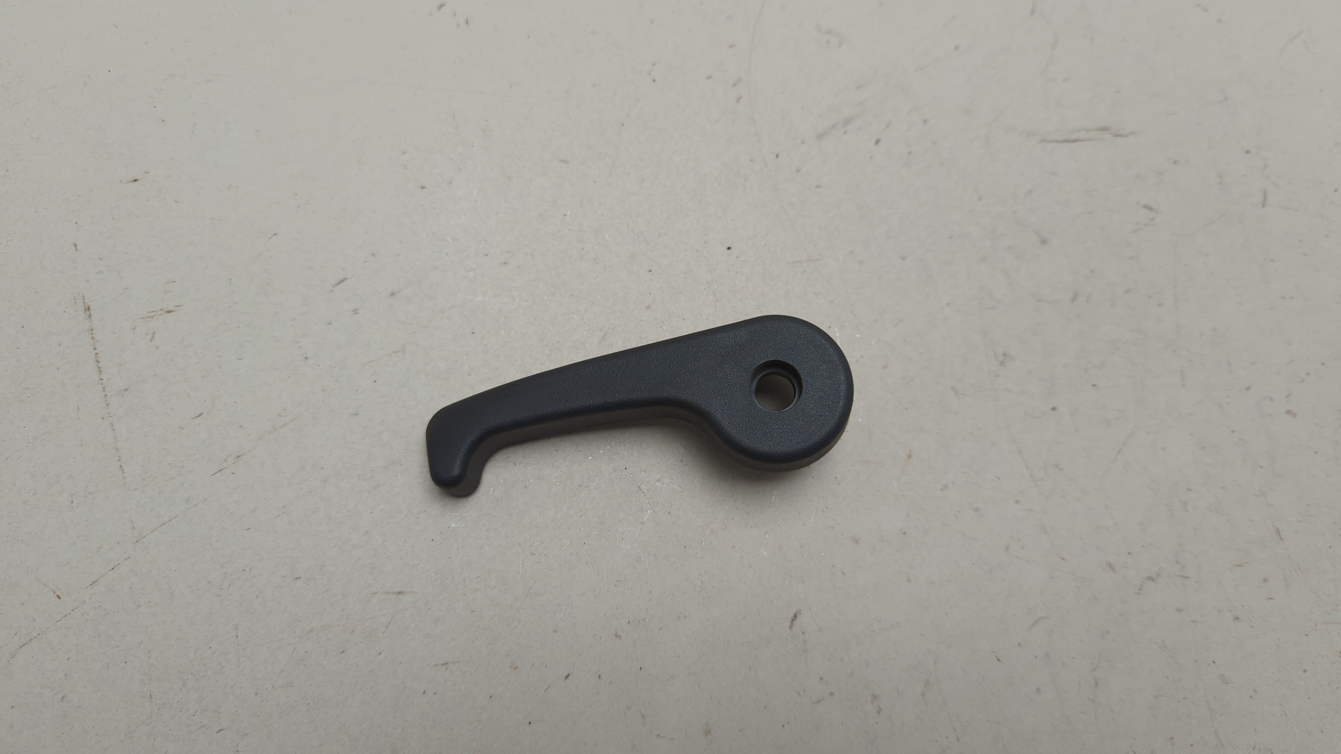 Ручка открывания капота