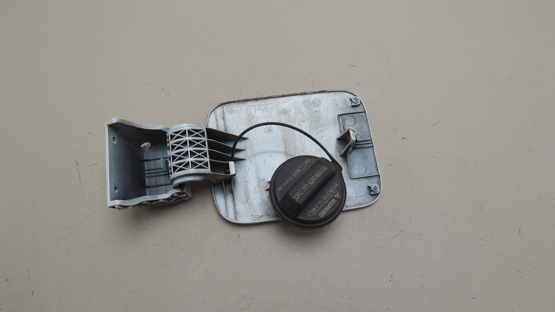 Лючок бензобака