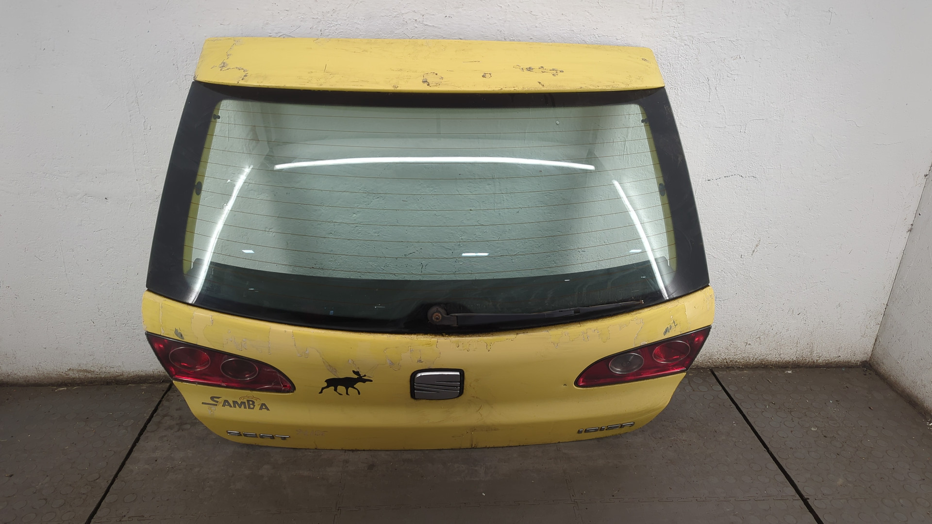 Дверь багажника