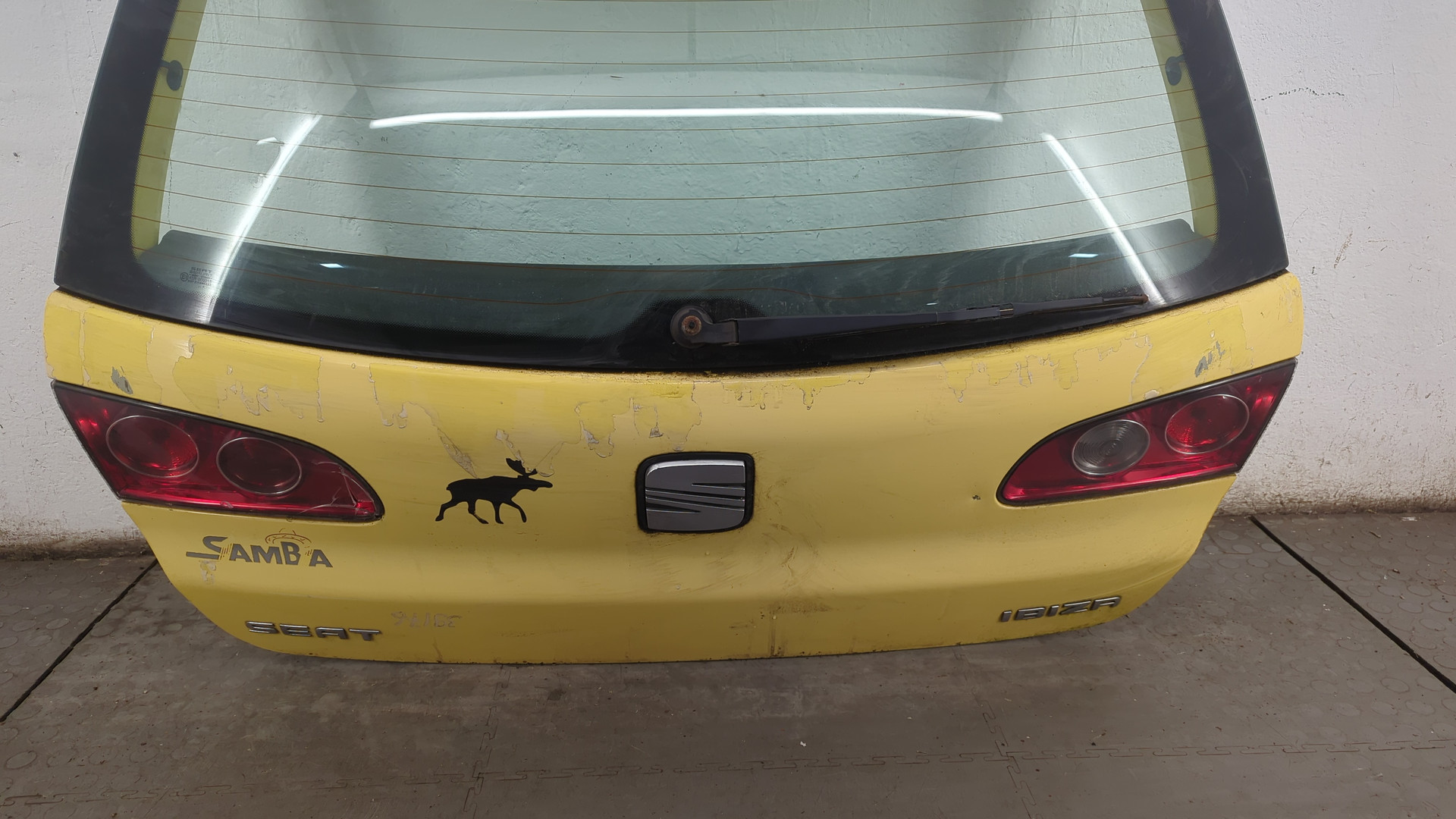 Дверь багажника