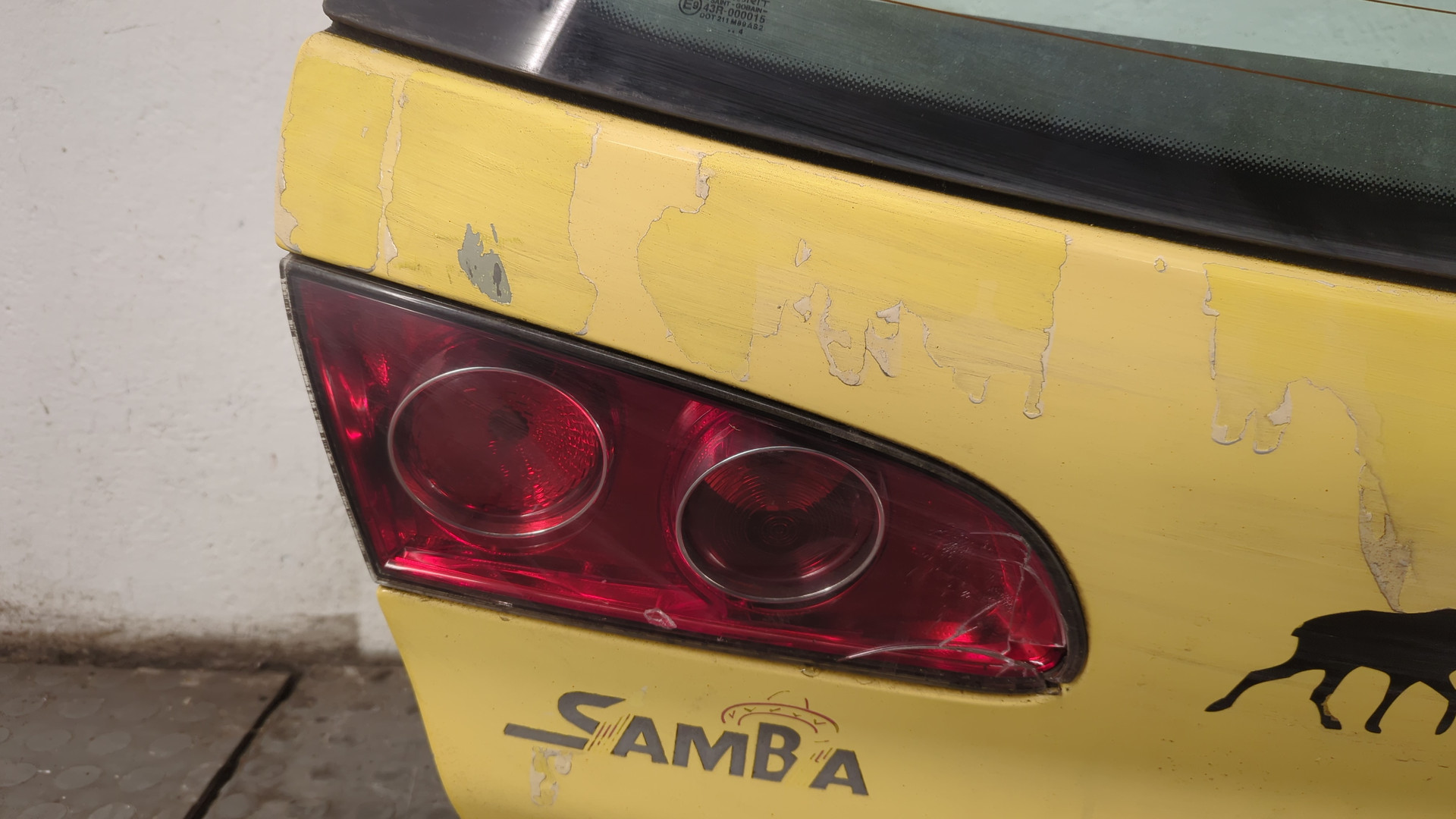 Дверь багажника