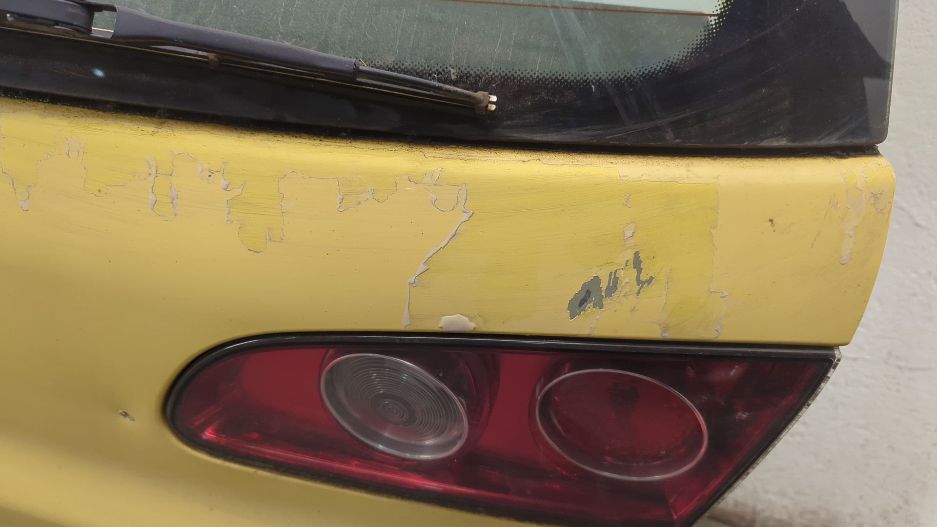 Дверь багажника