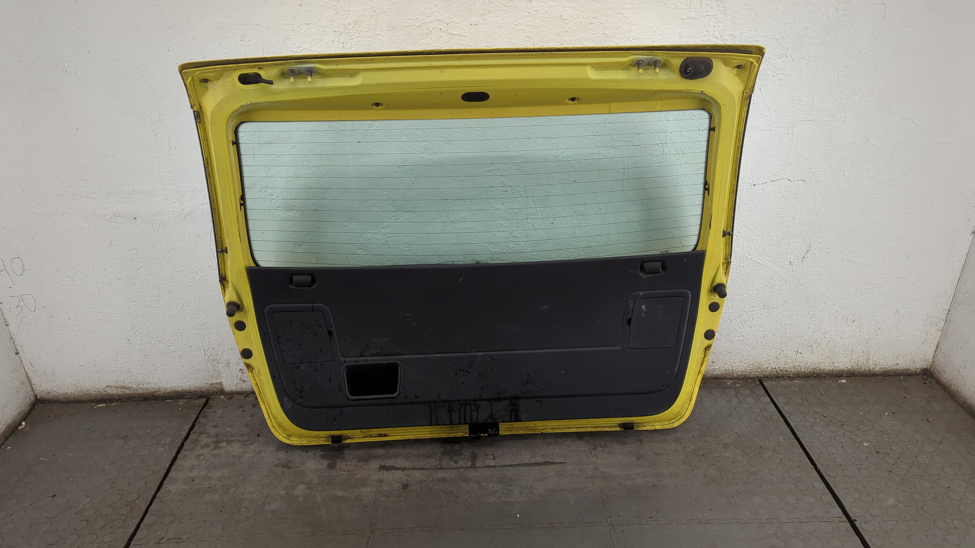 Дверь багажника