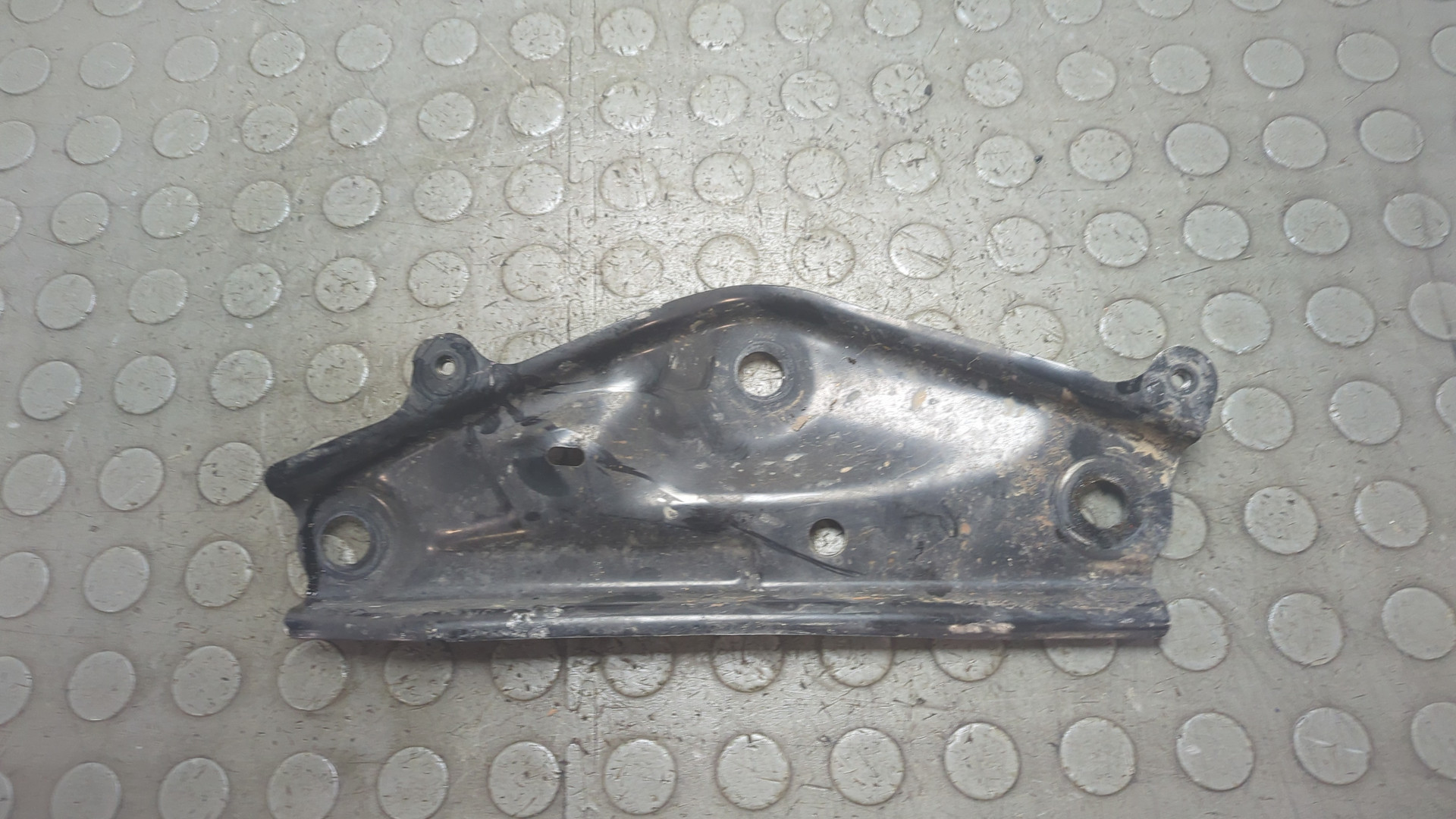 Кронштейн передней балки