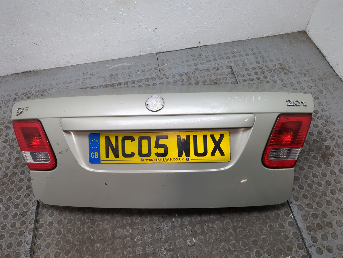 Дверь багажника