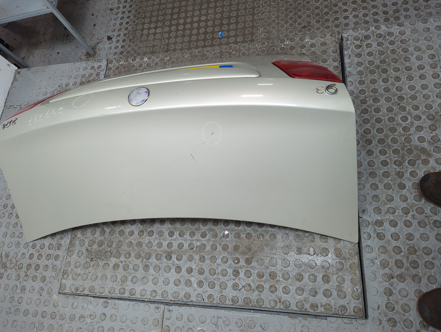 Дверь багажника