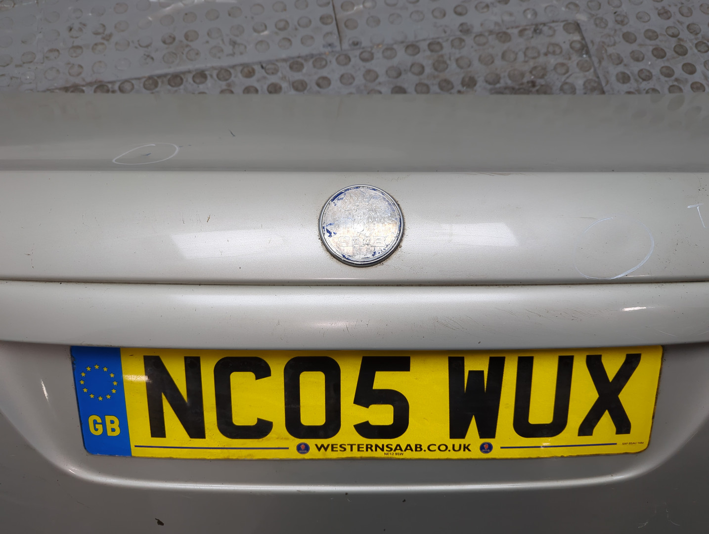 Дверь багажника