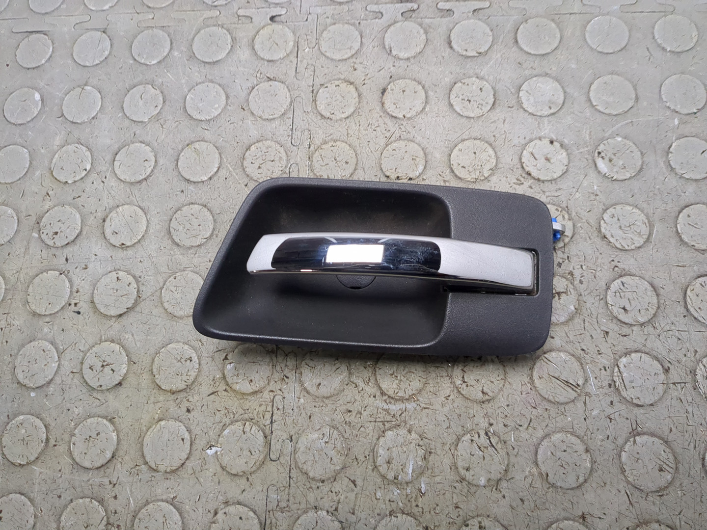 Ручка двери задней внутренняя левая