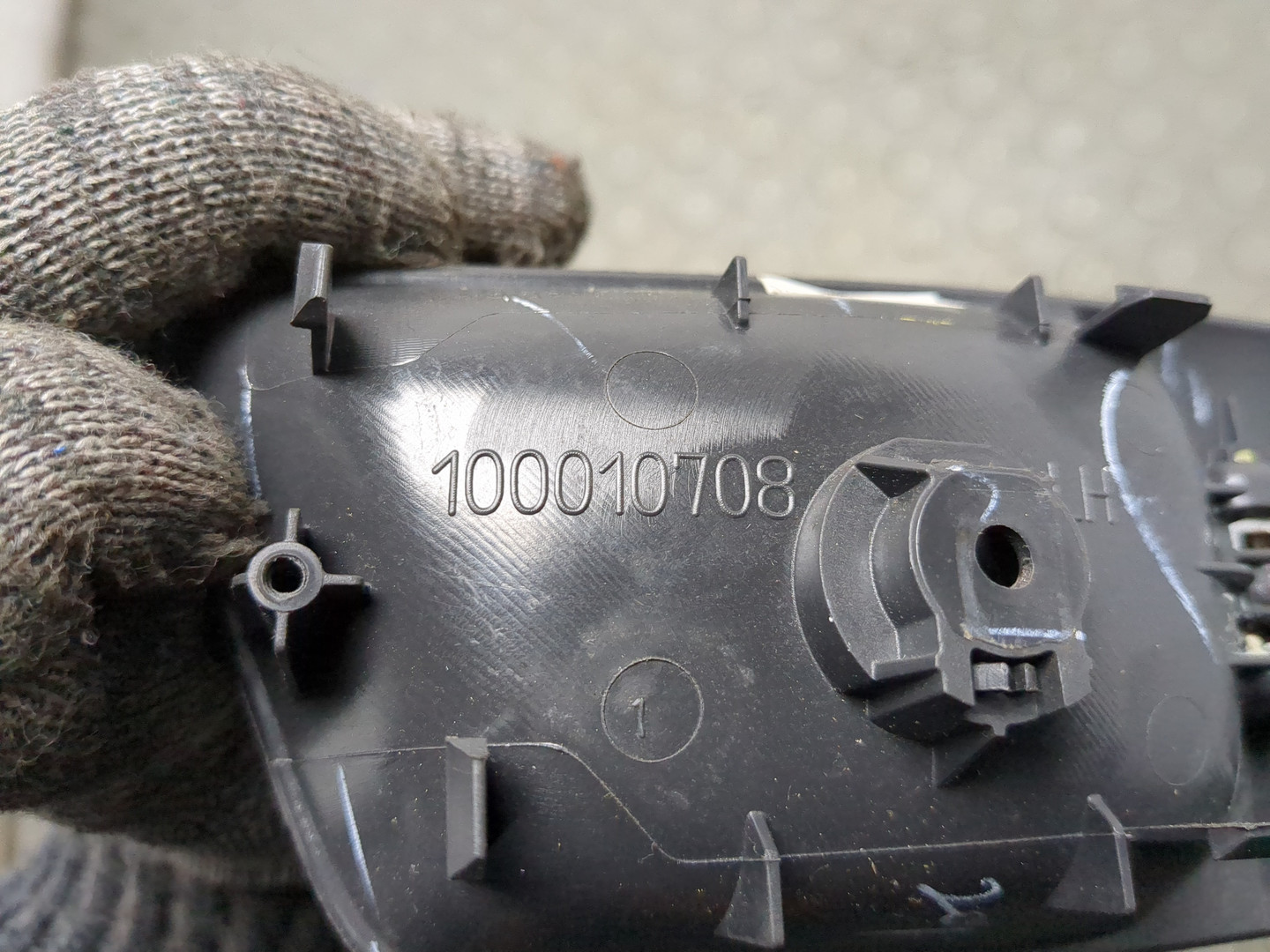 Ручка двери задней внутренняя левая