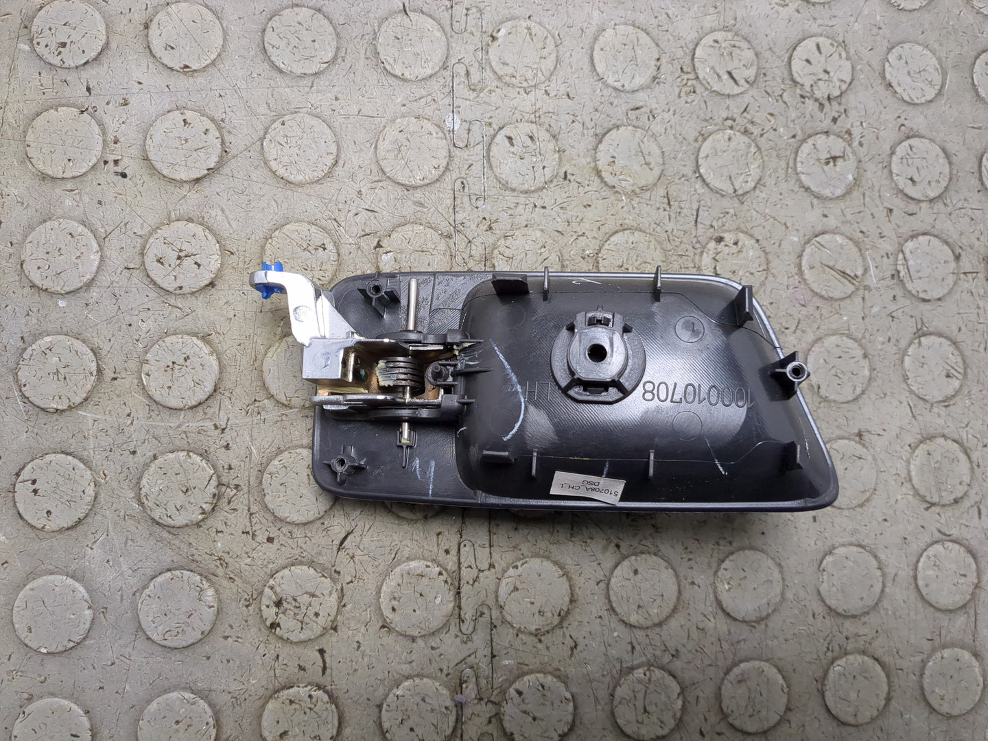 Ручка двери задней внутренняя левая