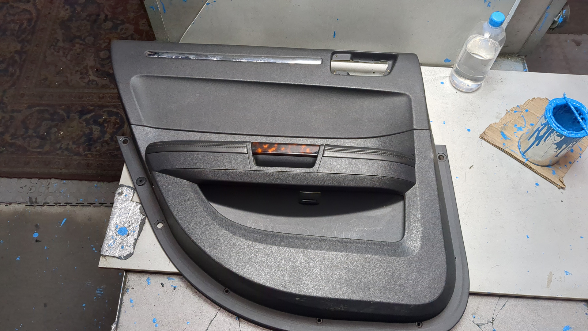 Обшивка двери задней левой