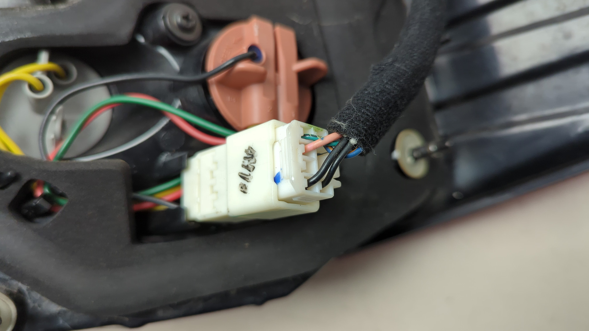 Фонарь задний левый