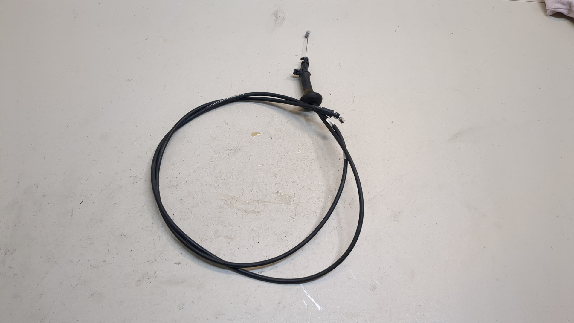 Трос открывания капота