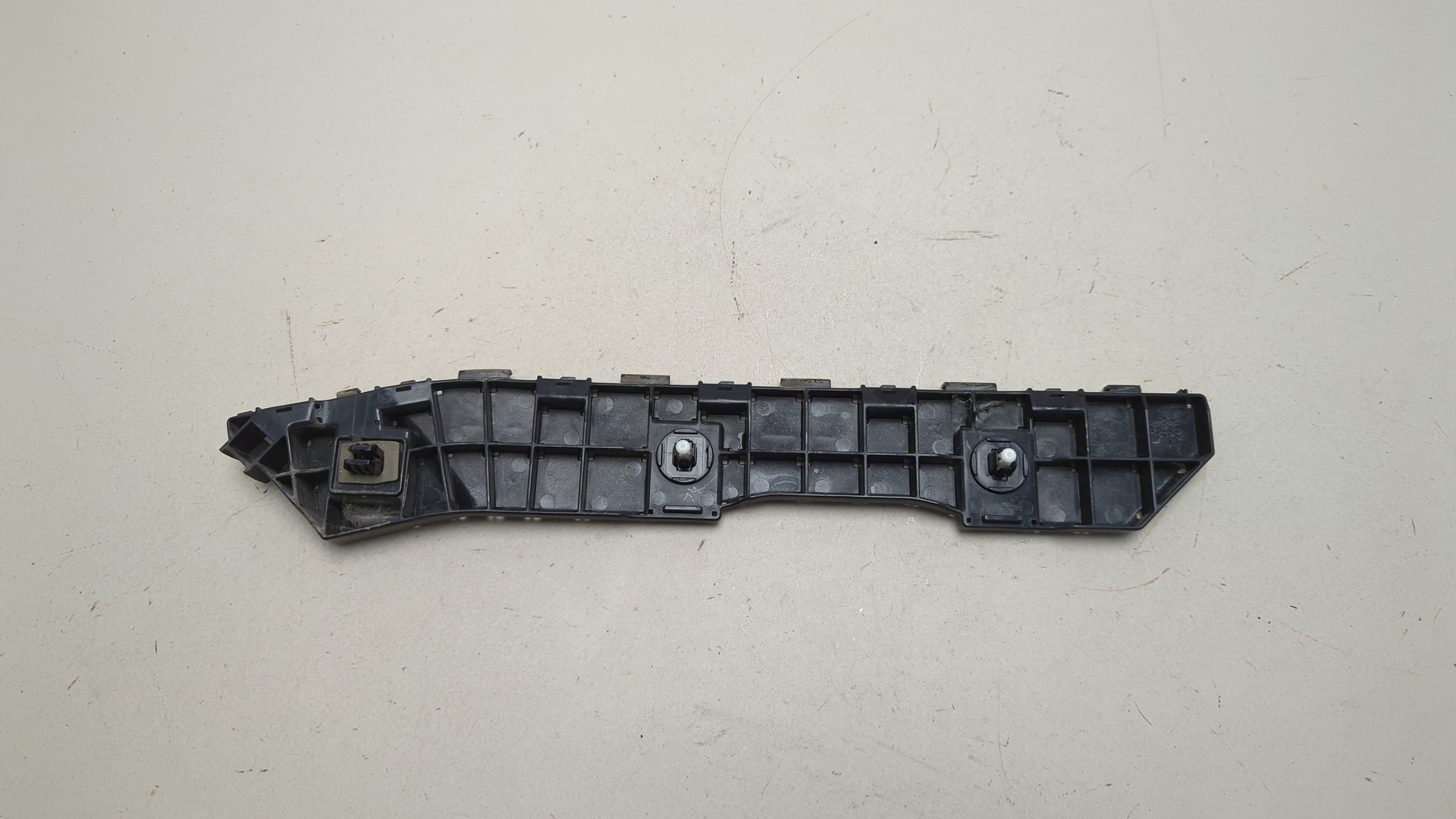 Кронштейн заднего бампера правый