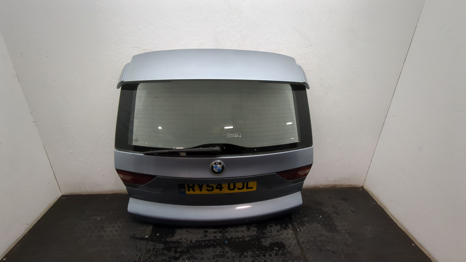 Дверь багажника