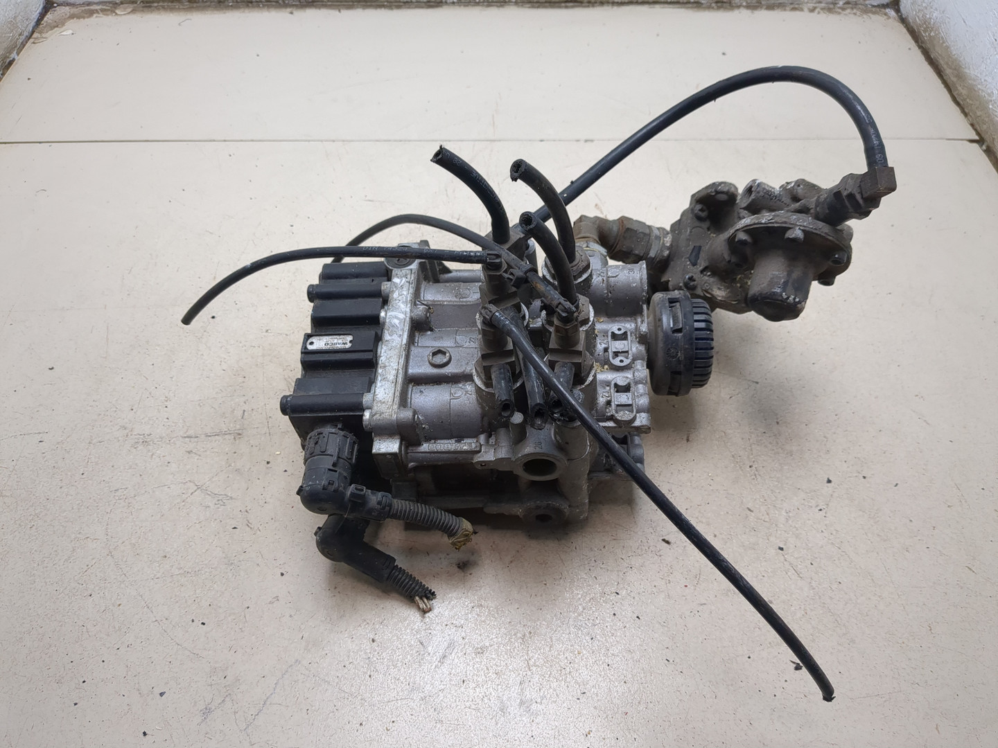 Кран уровня пола