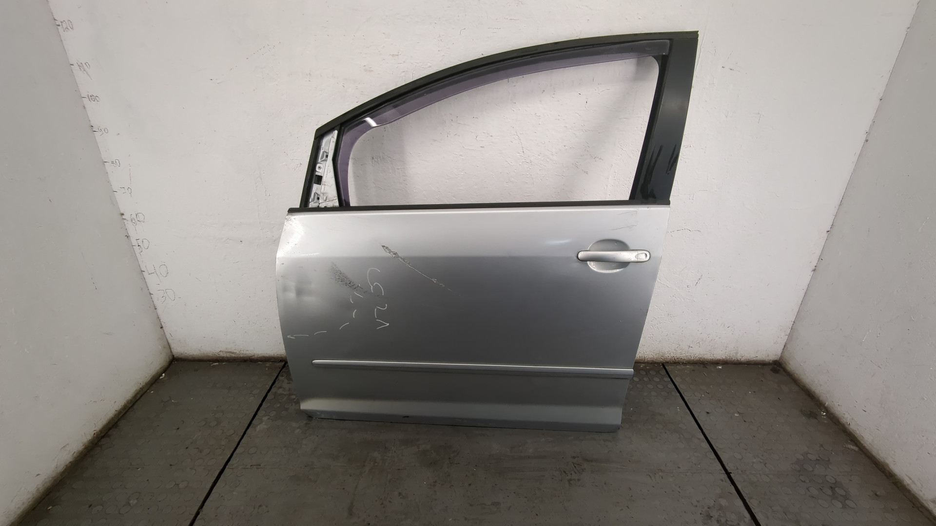 Дверь передняя левая