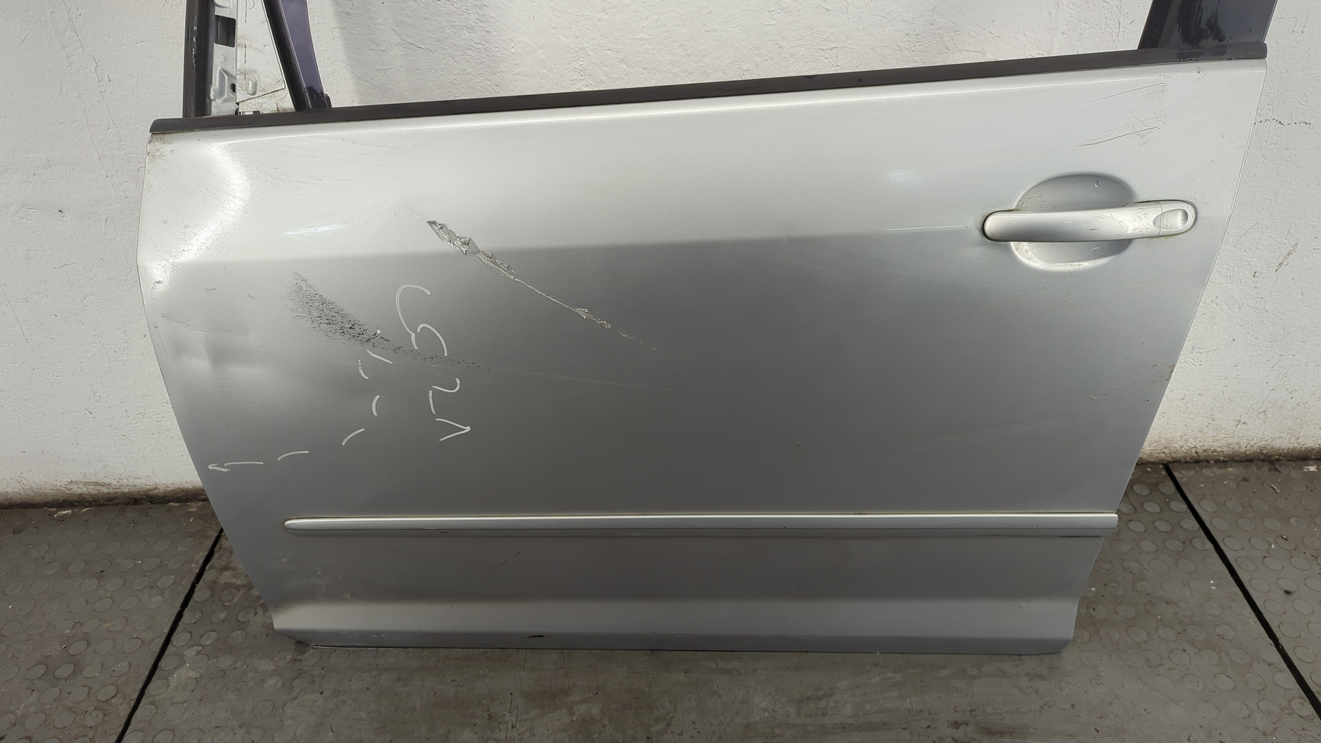 Дверь передняя левая