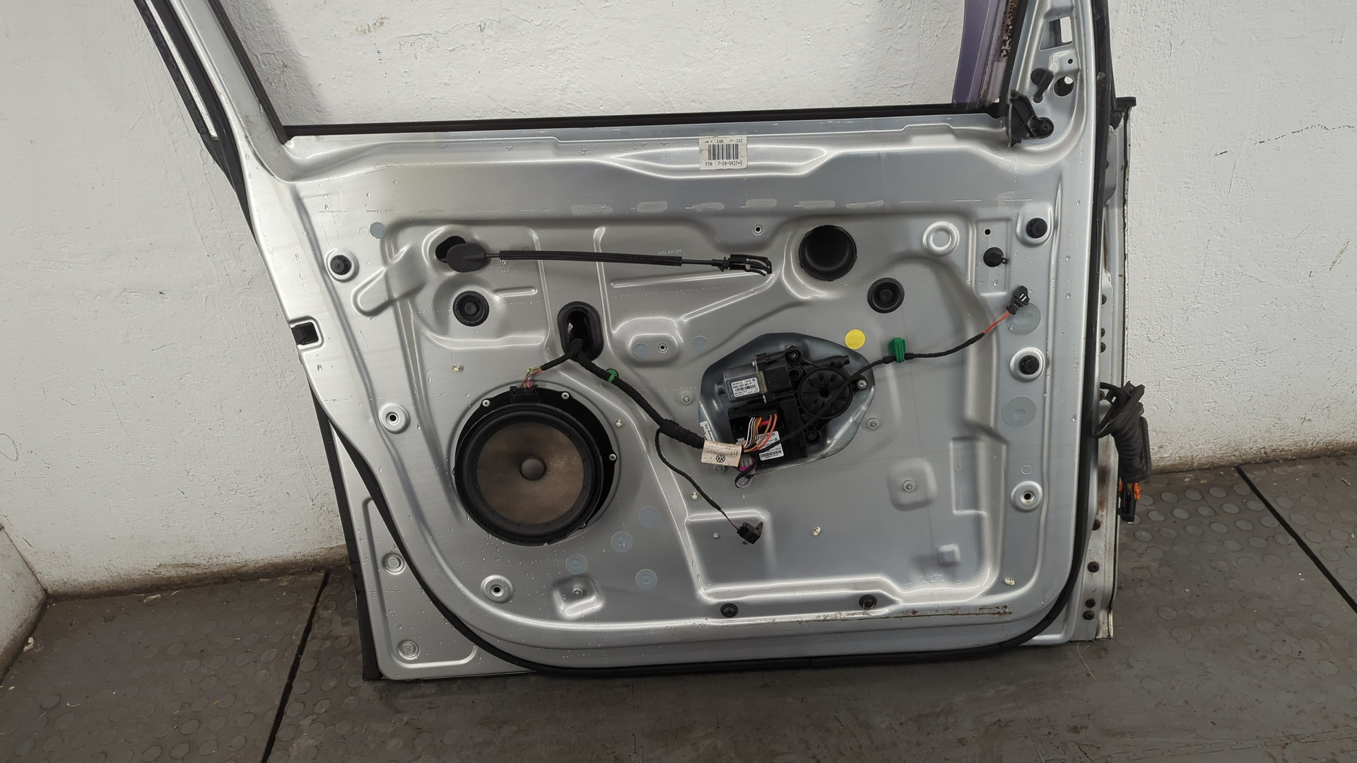 Дверь передняя левая