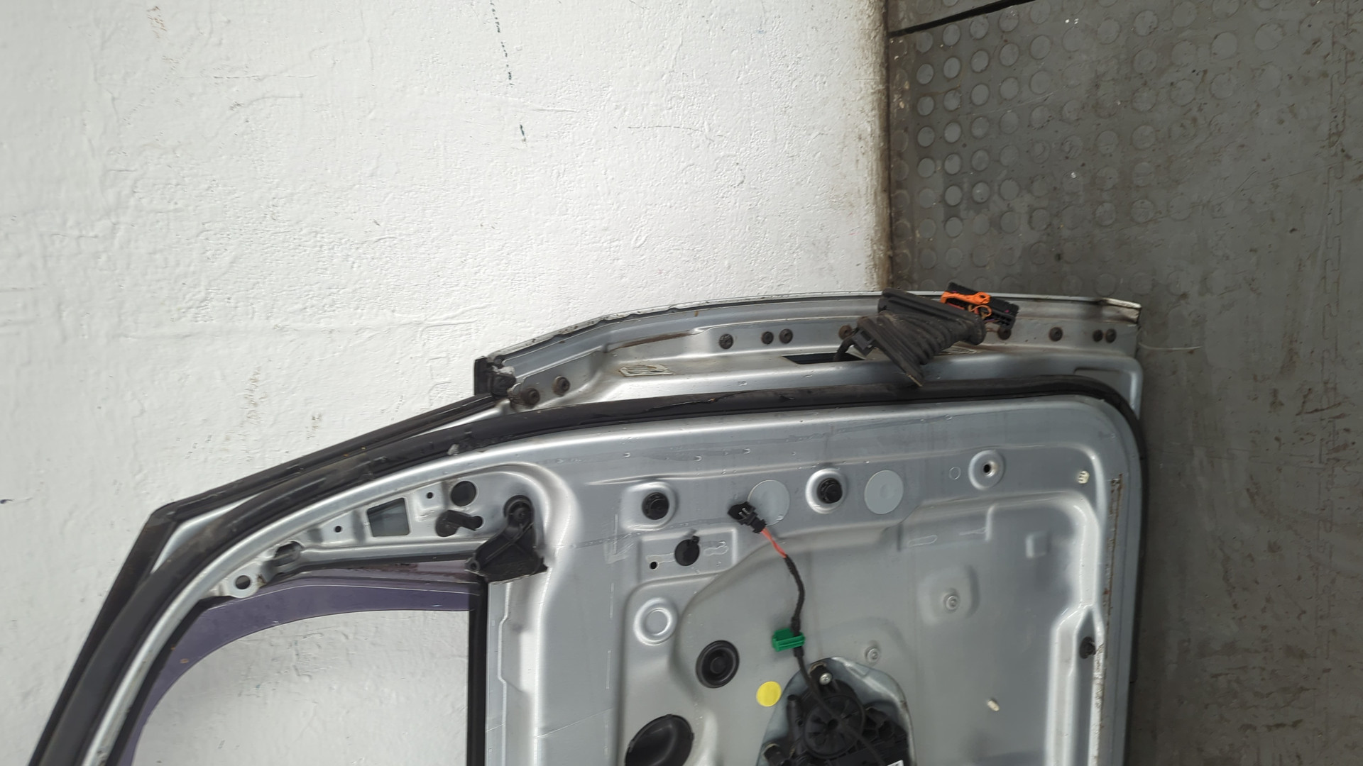 Дверь передняя левая