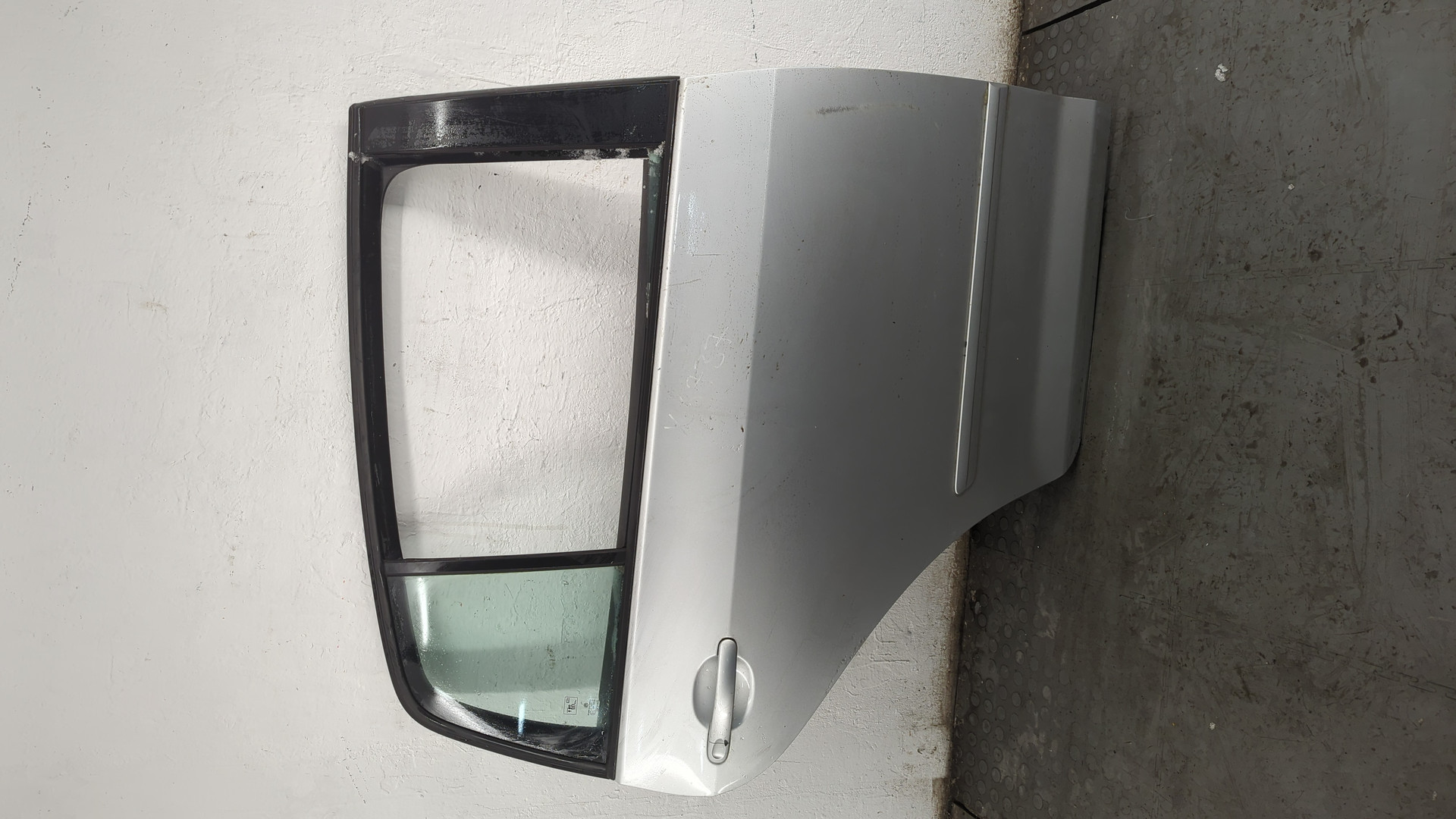 Дверь задняя правая