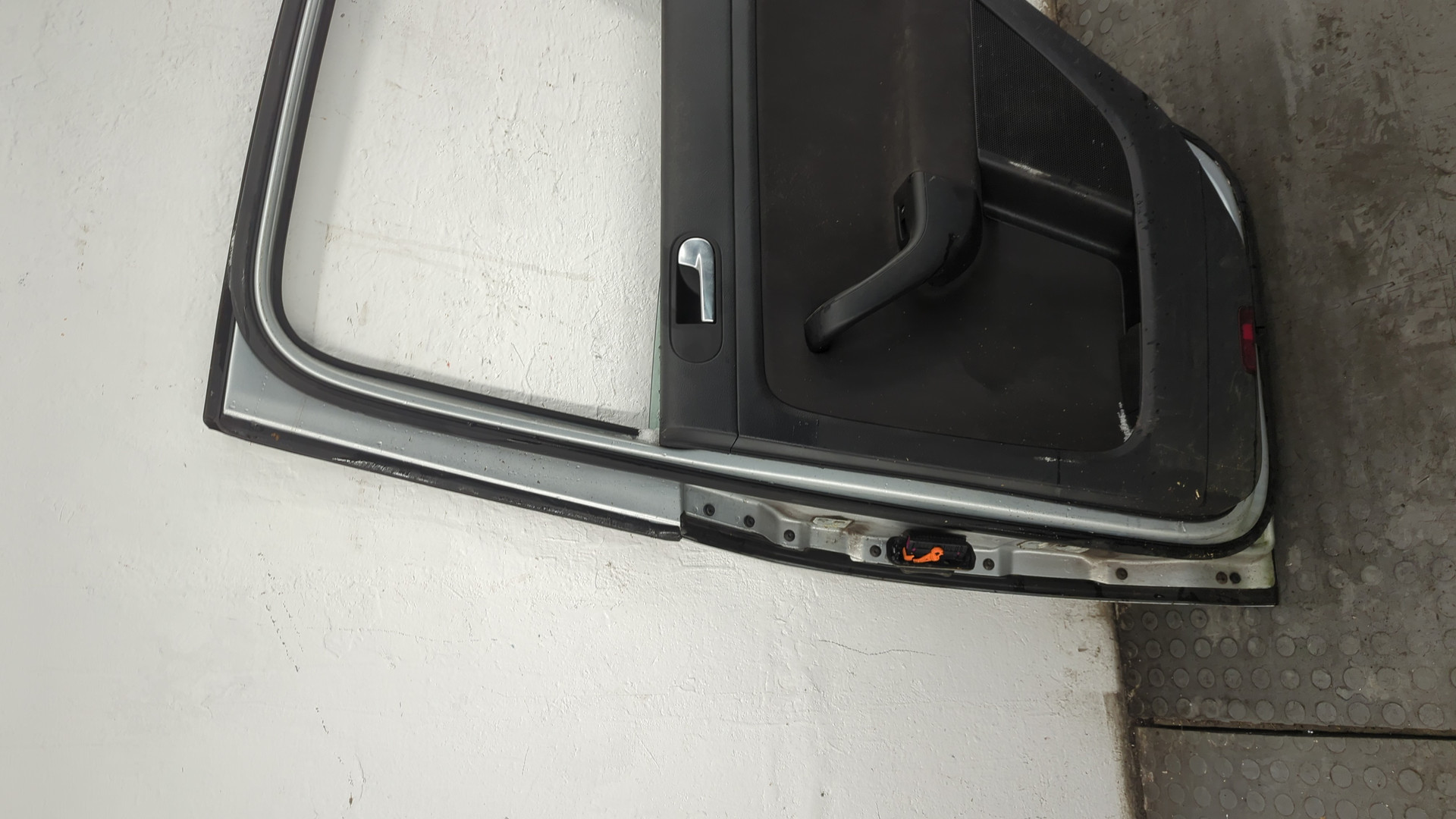 Дверь задняя правая