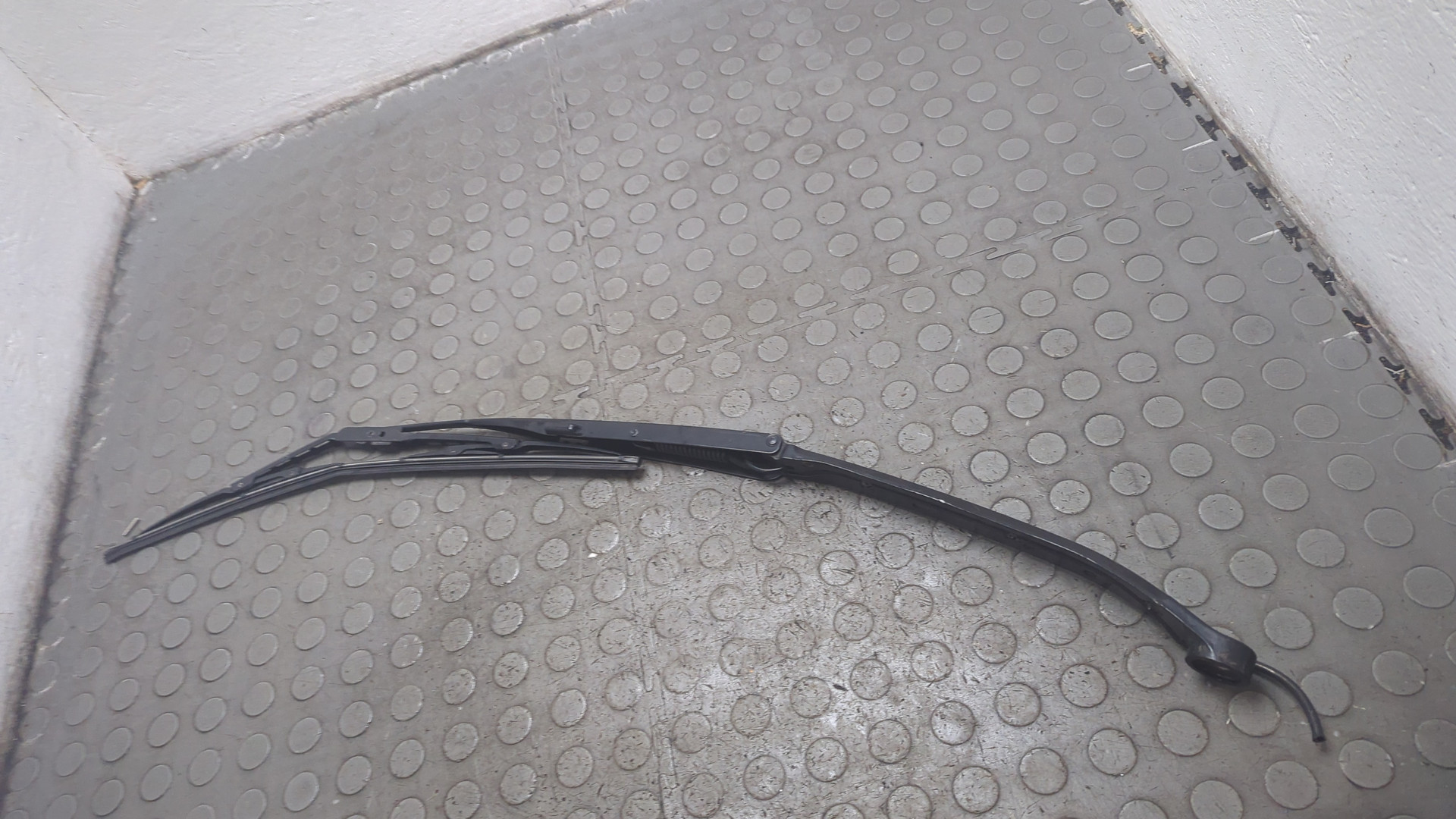 Поводок стеклоочистителя передний правый