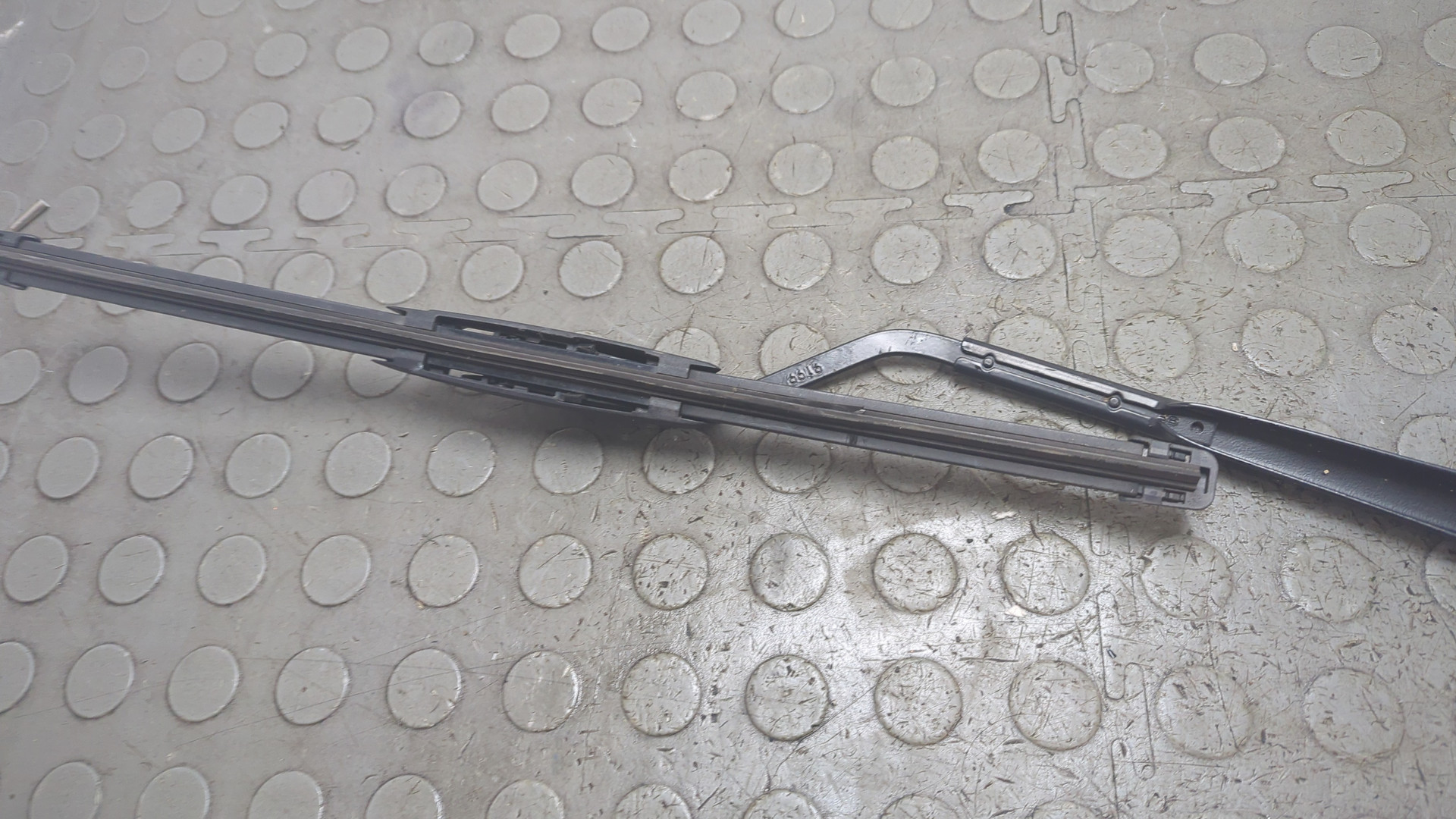 Поводок стеклоочистителя передний правый