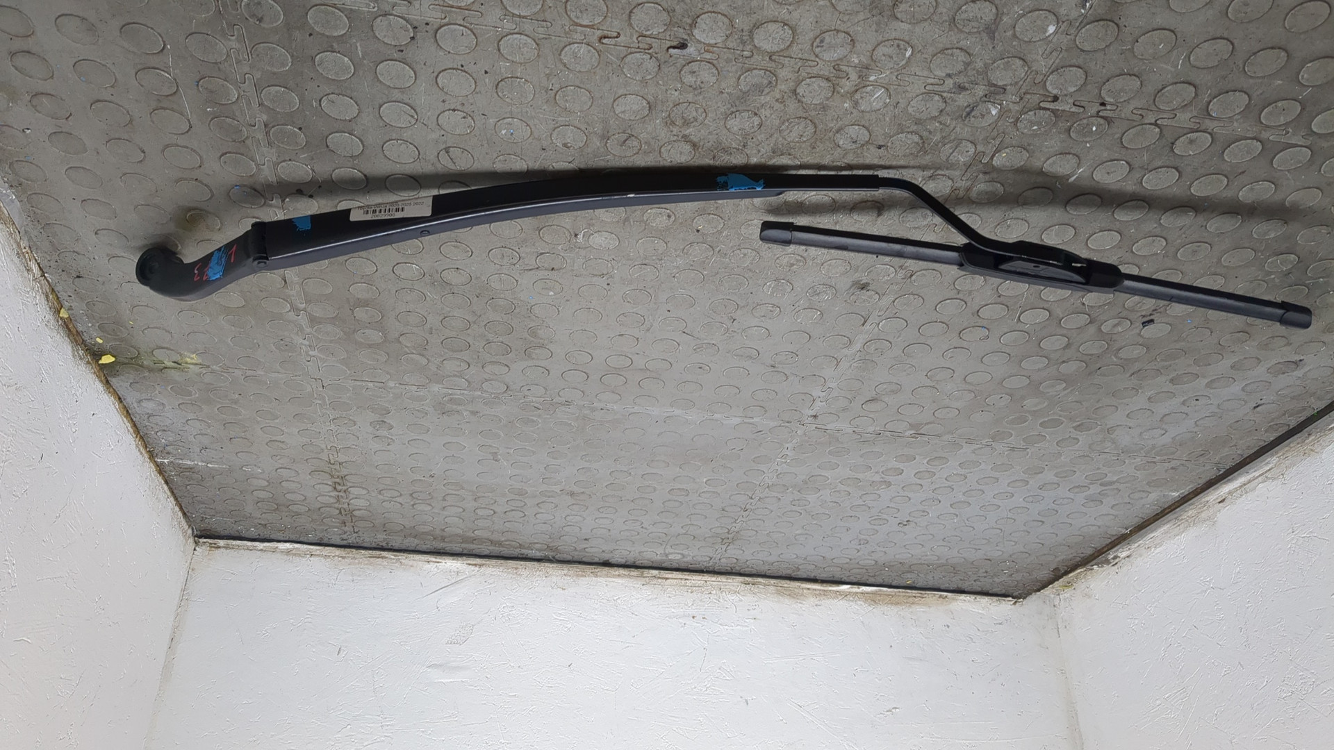 Поводок стеклоочистителя передний правый