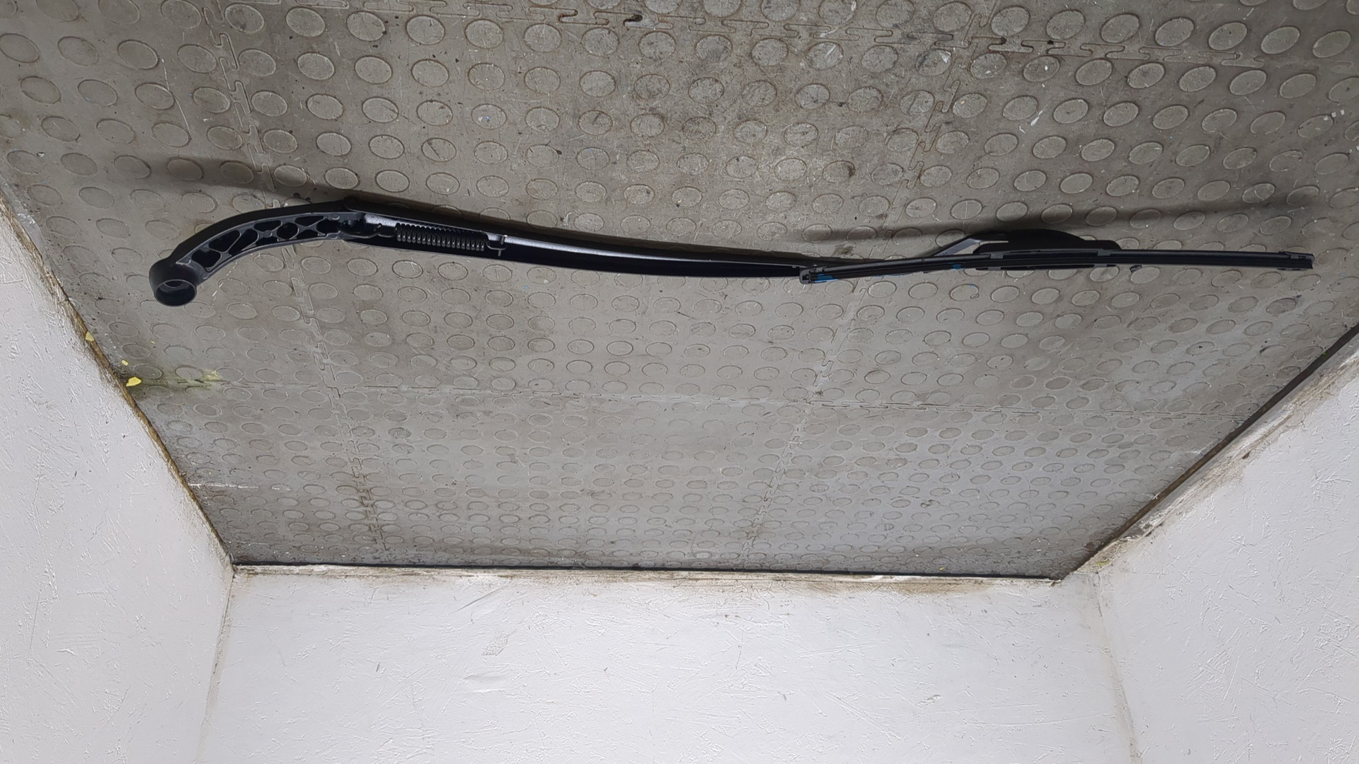 Поводок стеклоочистителя передний правый