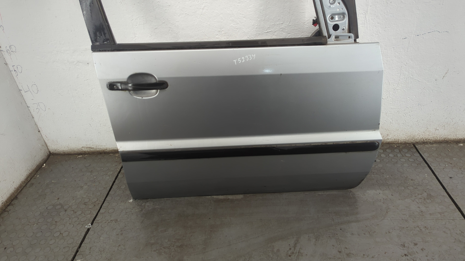 Дверь передняя правая