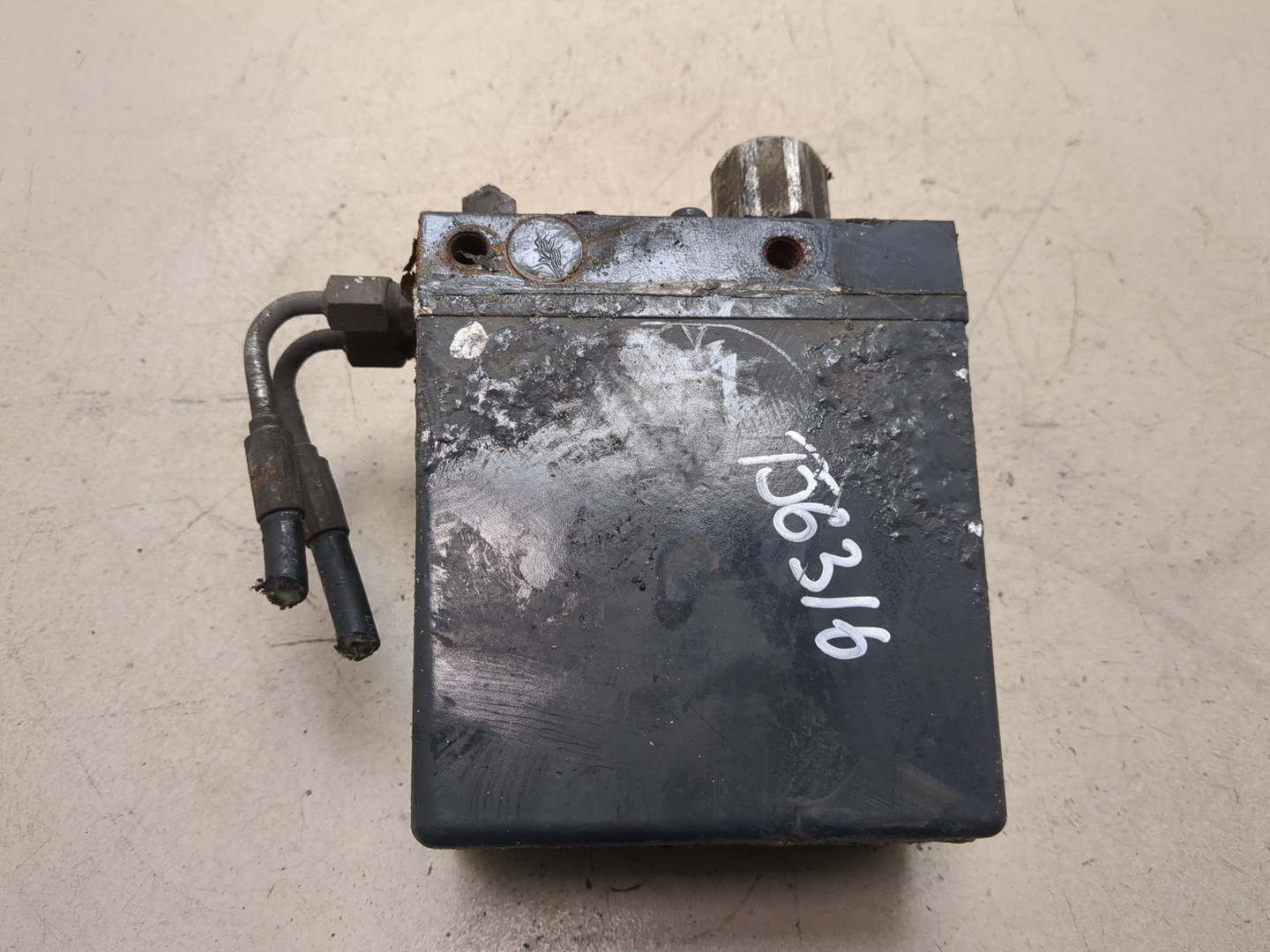 Насос подъема кабины