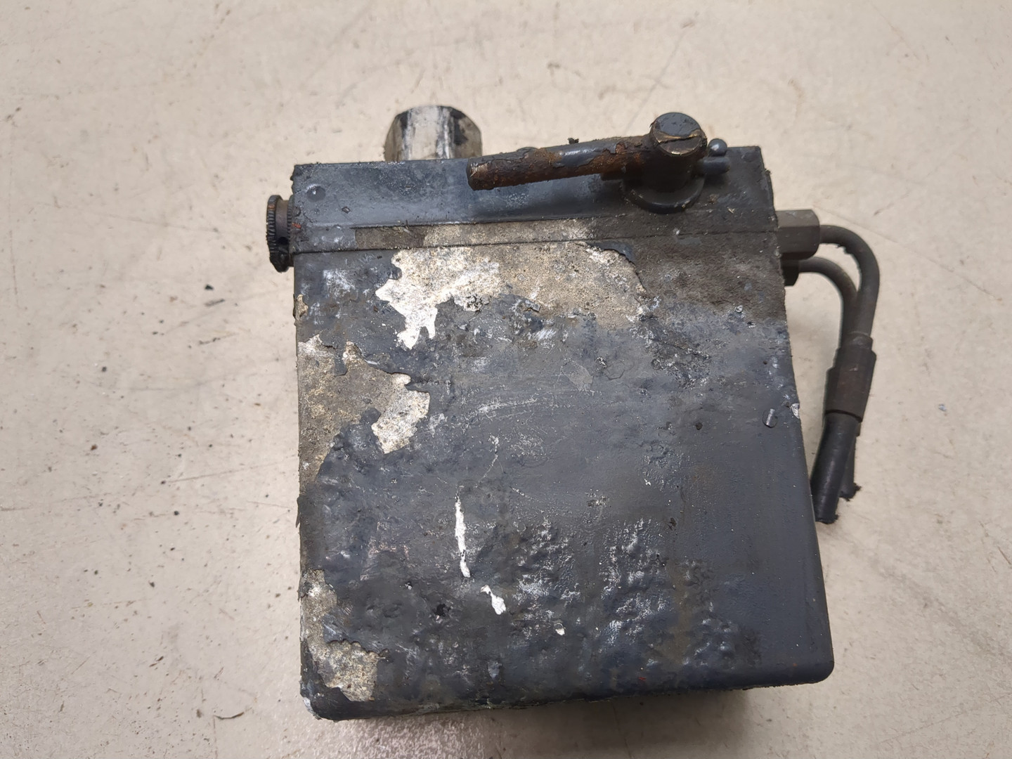 Насос подъема кабины