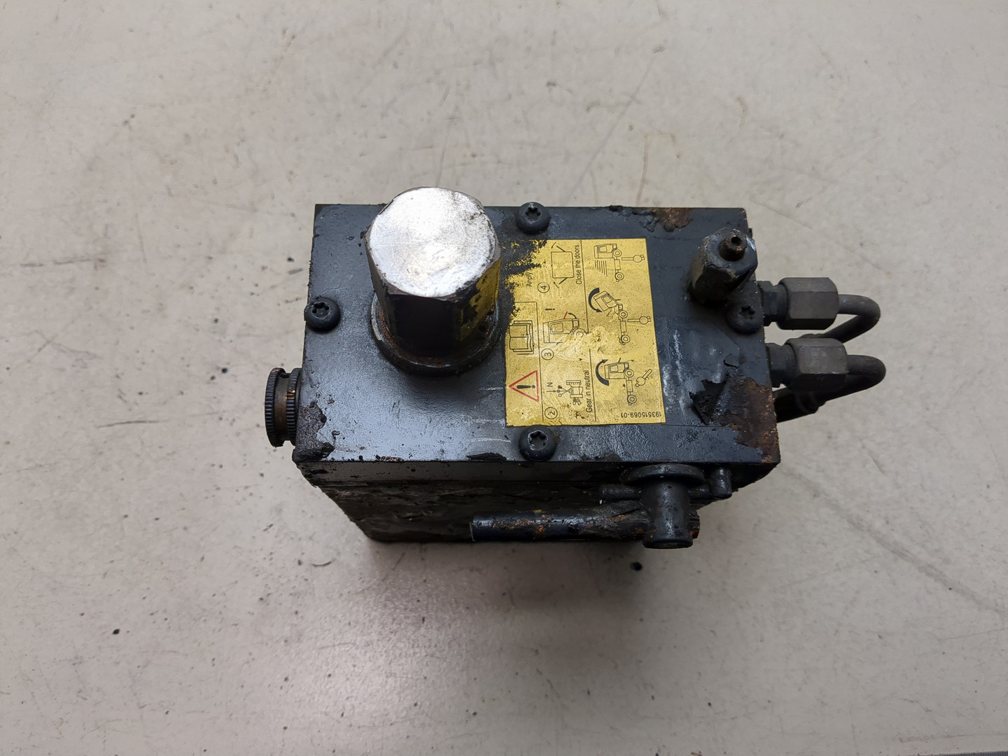 Насос подъема кабины