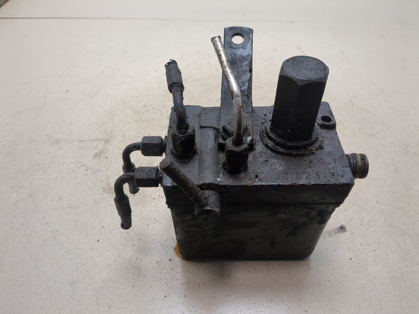 Насос подъема кабины